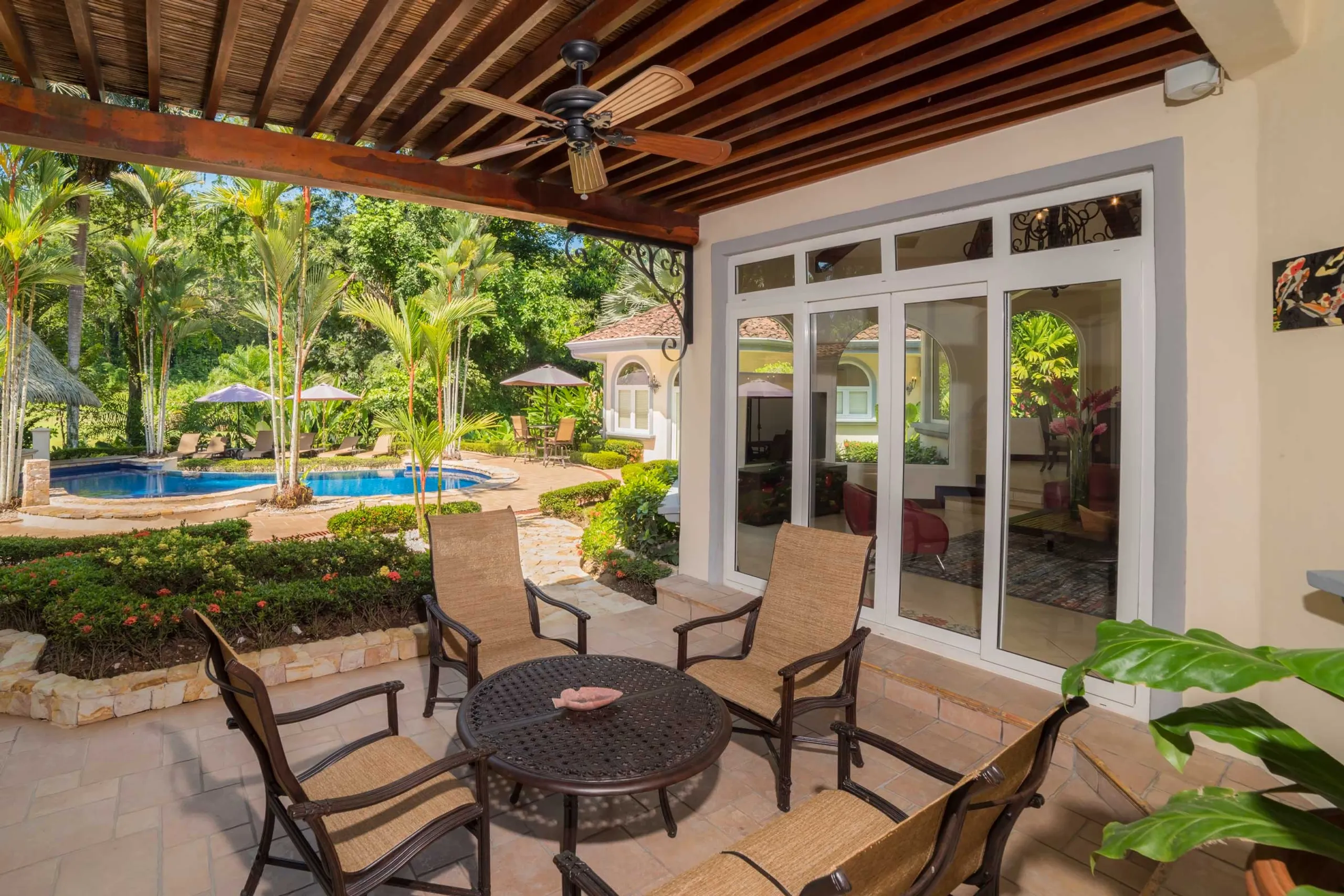 Captivating Costa Rica Estate with Invigorating Pool — photograph 11