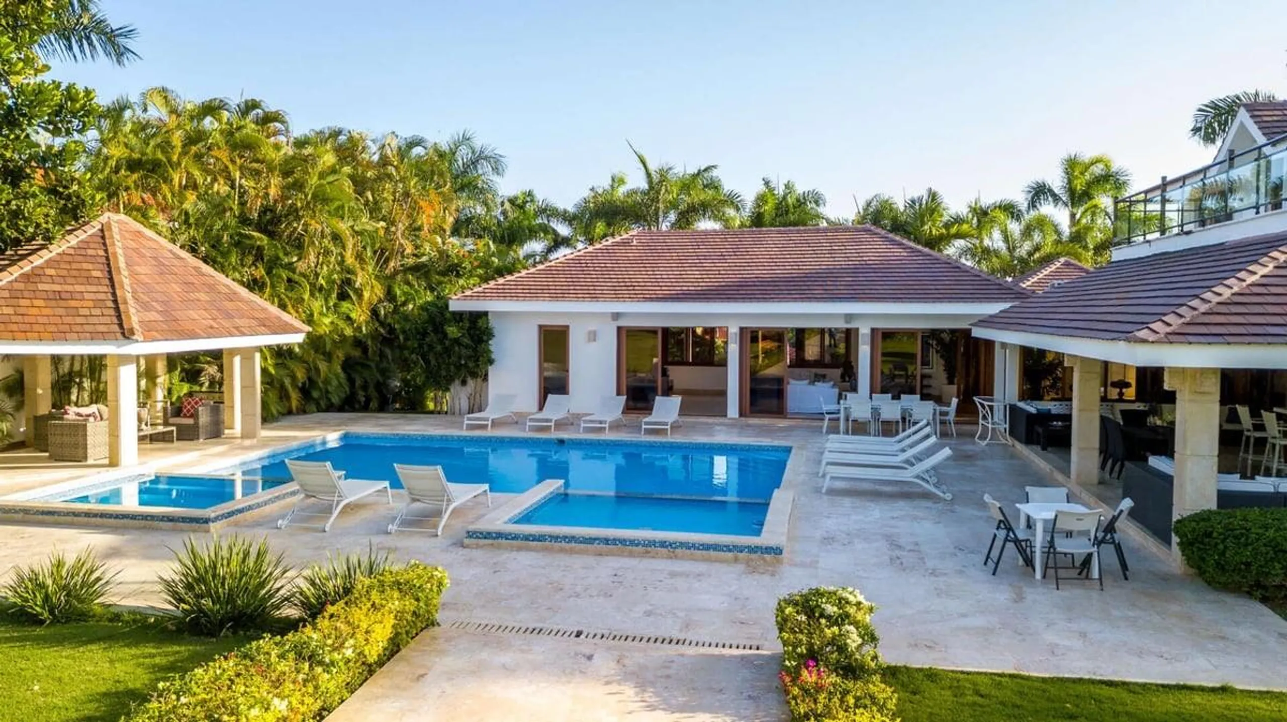 Discover Tranquillity and Rejuvenation with This Villa with Panoramic Mountain Vista Await — photograph 3
