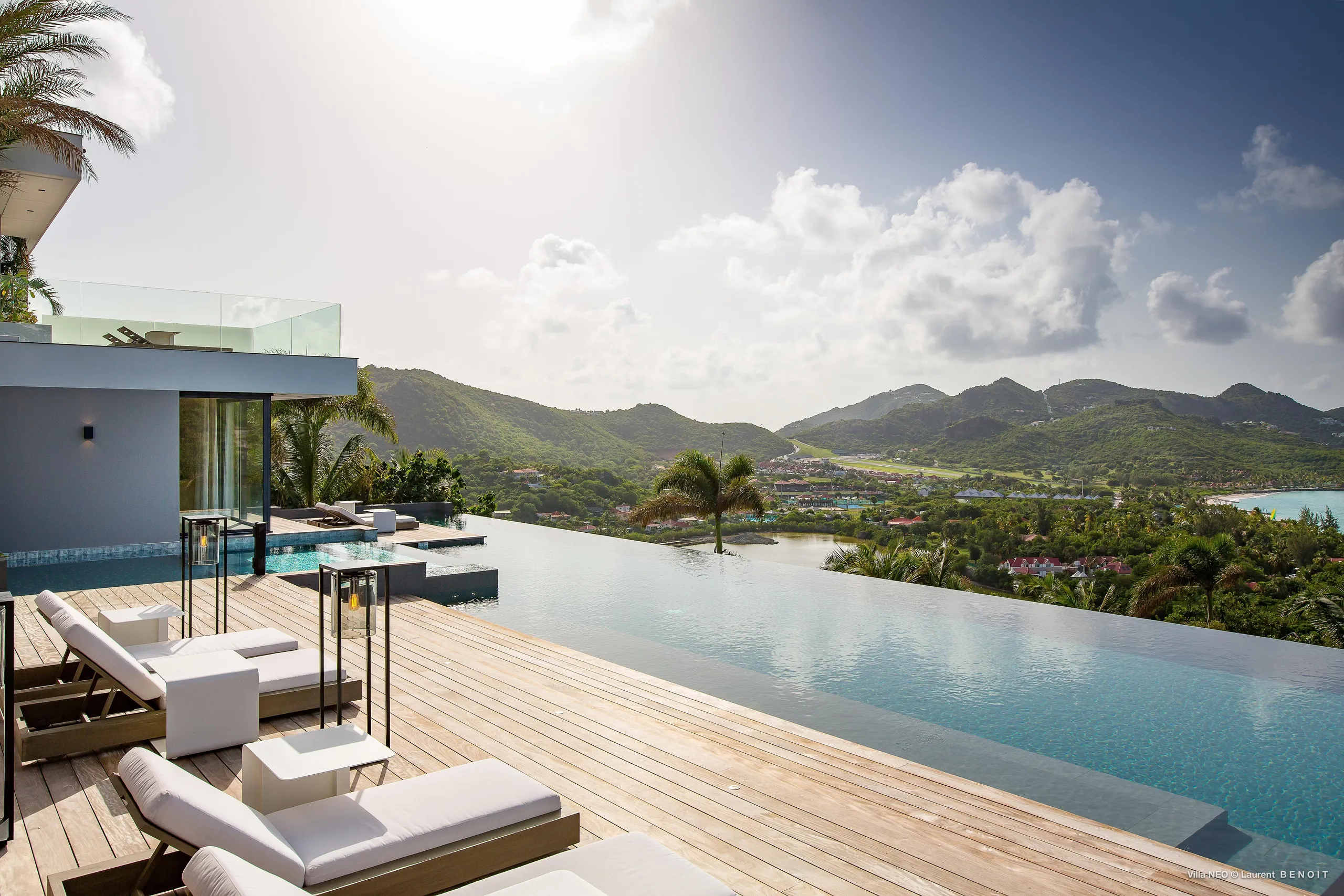 Contemporary Architectural St Jean Estate with Infinity Pool and Amazing Views — photograph 3