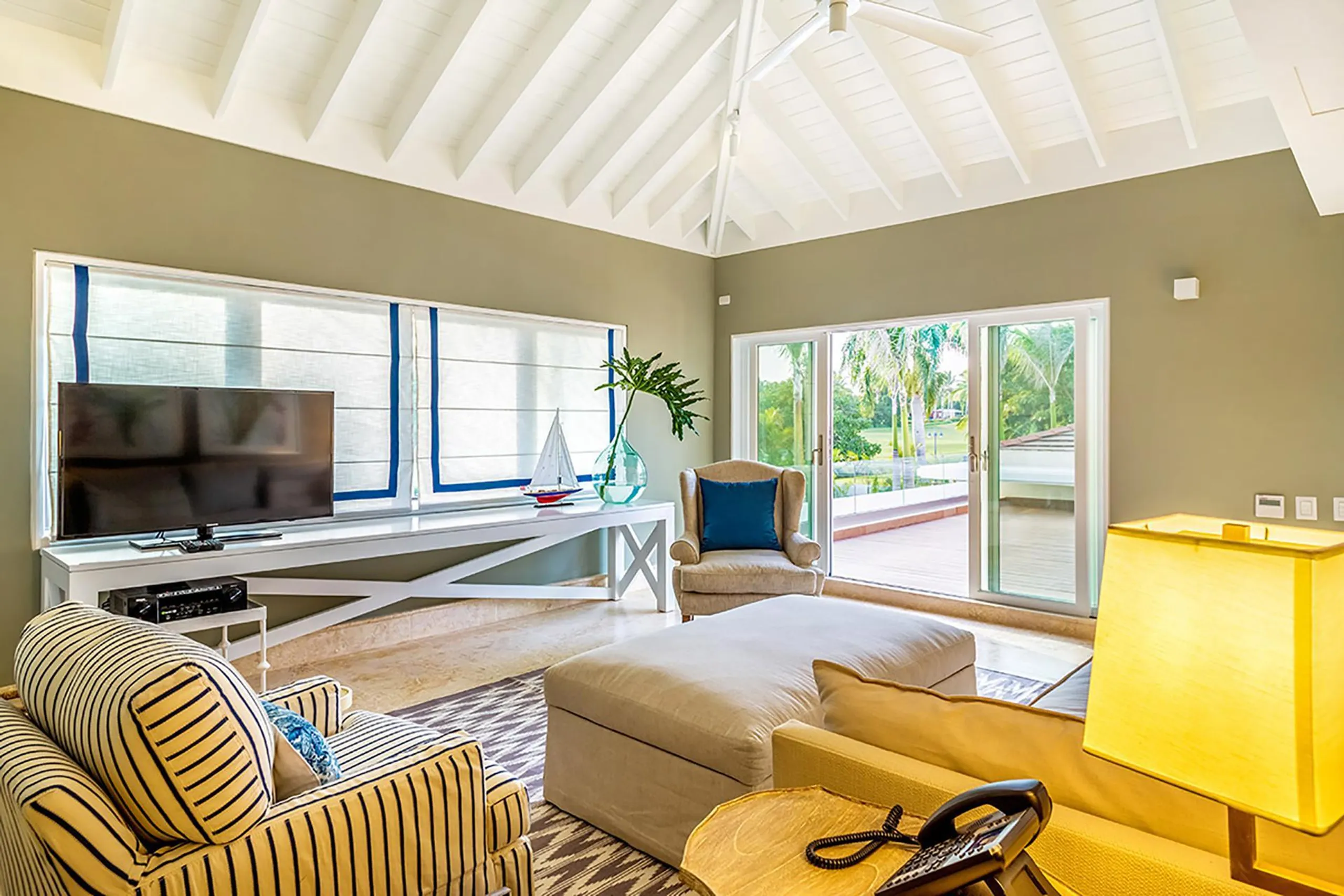 Prestige 7BR Oasis with Private Pool and Golf Views — photograph 9