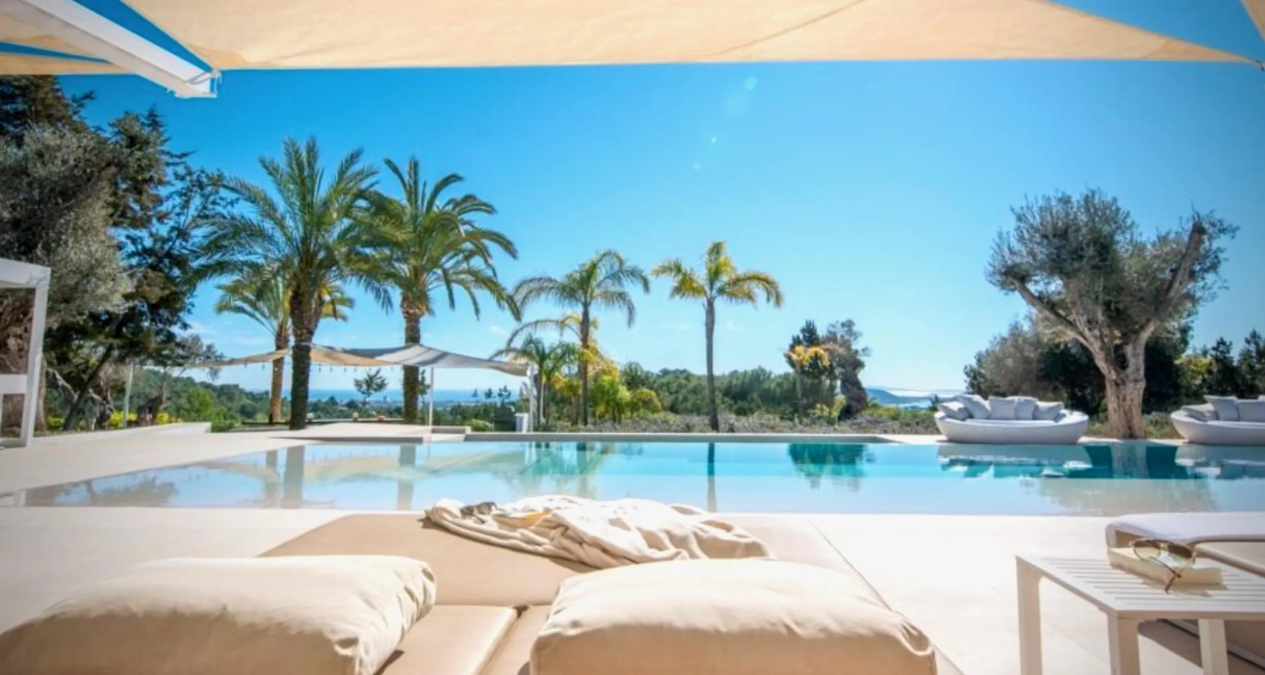Exquisite Island Estate with Private Pool, Ocean View, and Panoramic Views — photograph 6