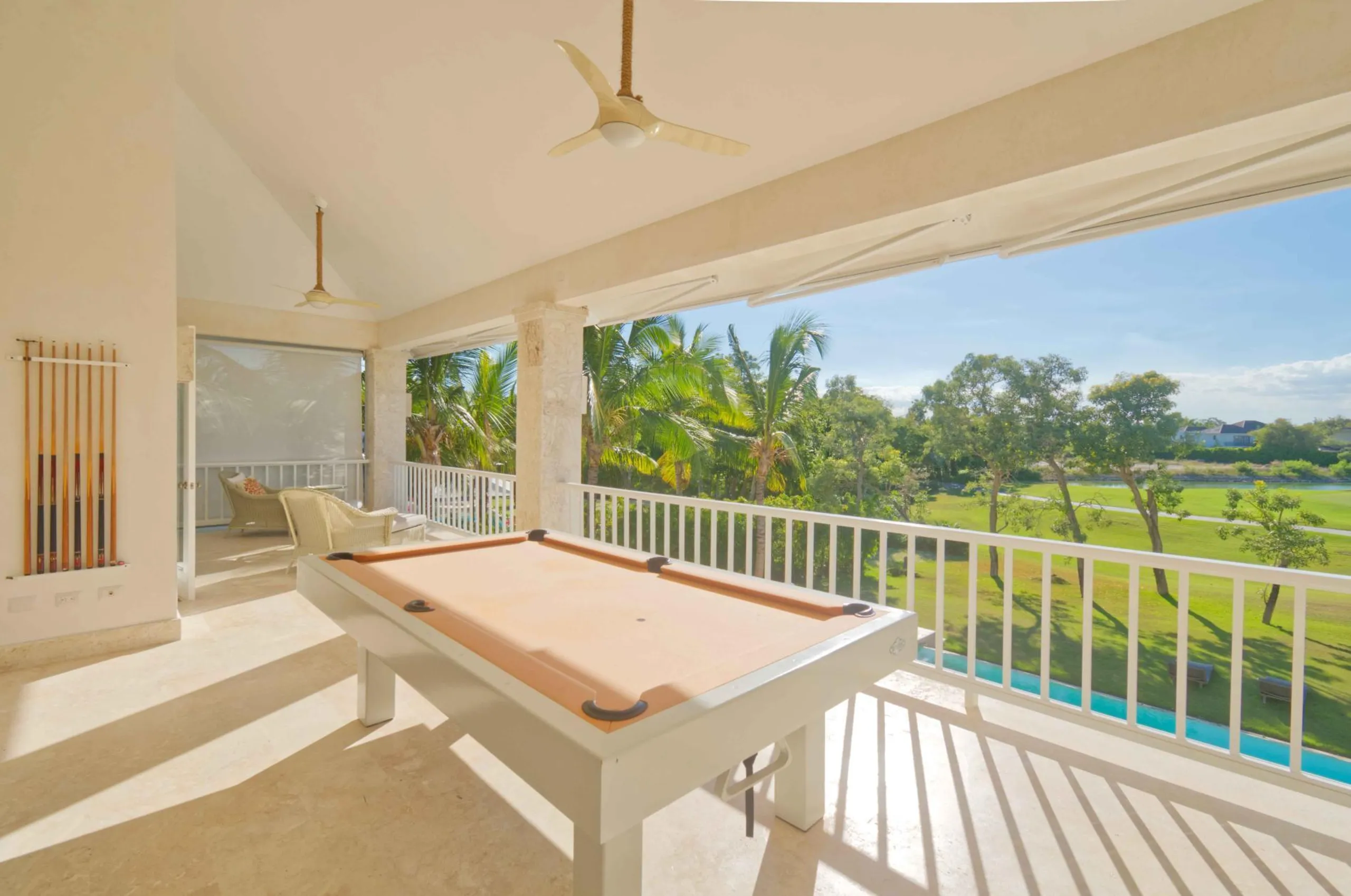 Inspiring Punta Cana Estate with Invigorating Pool and Stunning Lake Views — photograph 12