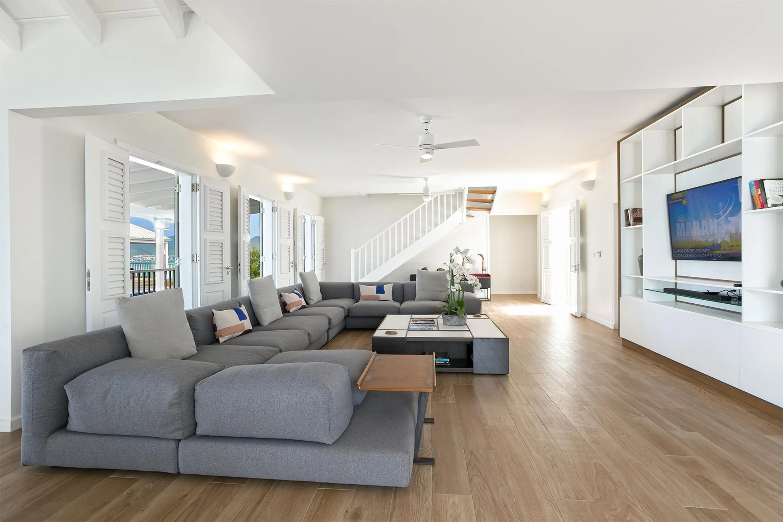French Caribbean Architecture with Modern Interiors Villa with 270 Degree Views of the Caribbean and Infinity Pool — photograph 11