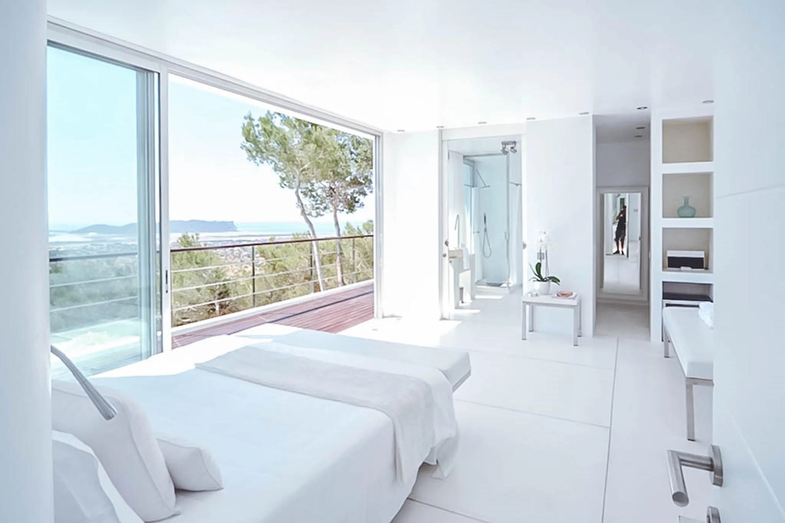 Lavish Villa in Ibiza with Pool and Breathtaking Panoramic Views — photograph 8