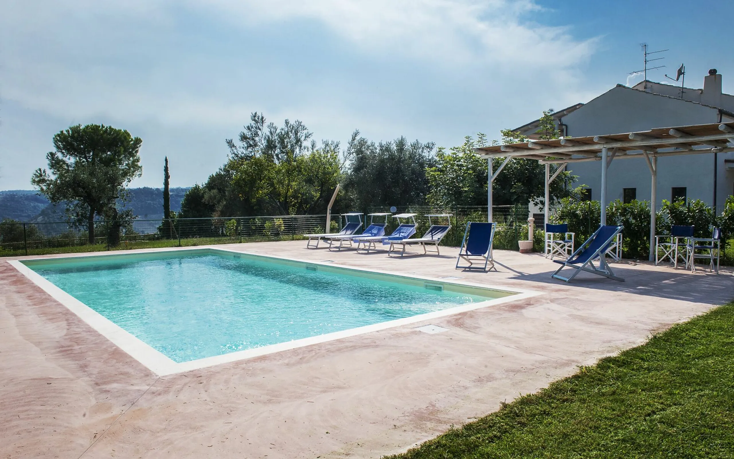 Marvelous Hilltop Villa with Great Views to the Adriatic Sea and Mountains — photograph 12