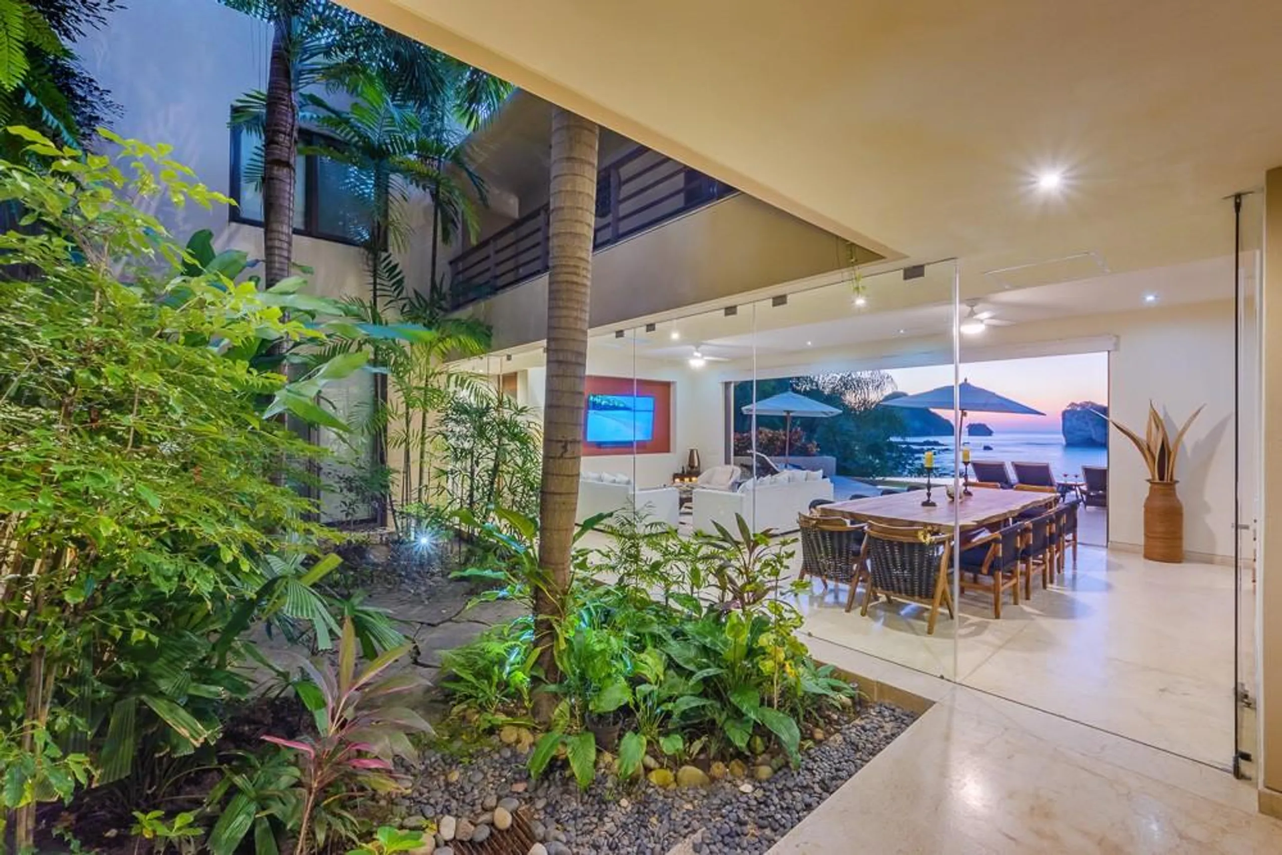 Banderas Oceanview Estate with Infinity Pool — photograph 8