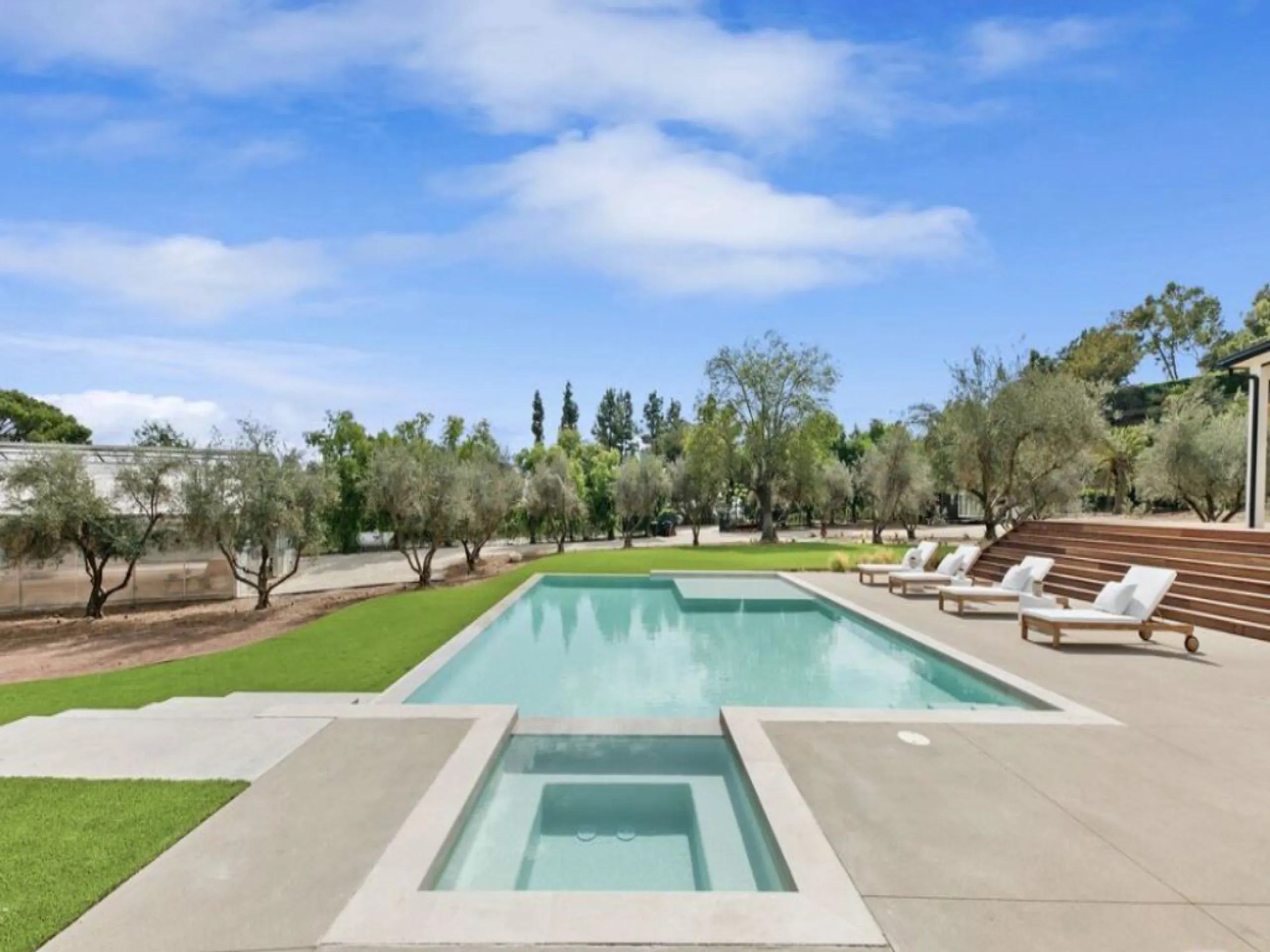 Architectural Malibu Farmhouse with Creative Studio, Pool & Two-Acre Ground — photograph 4
