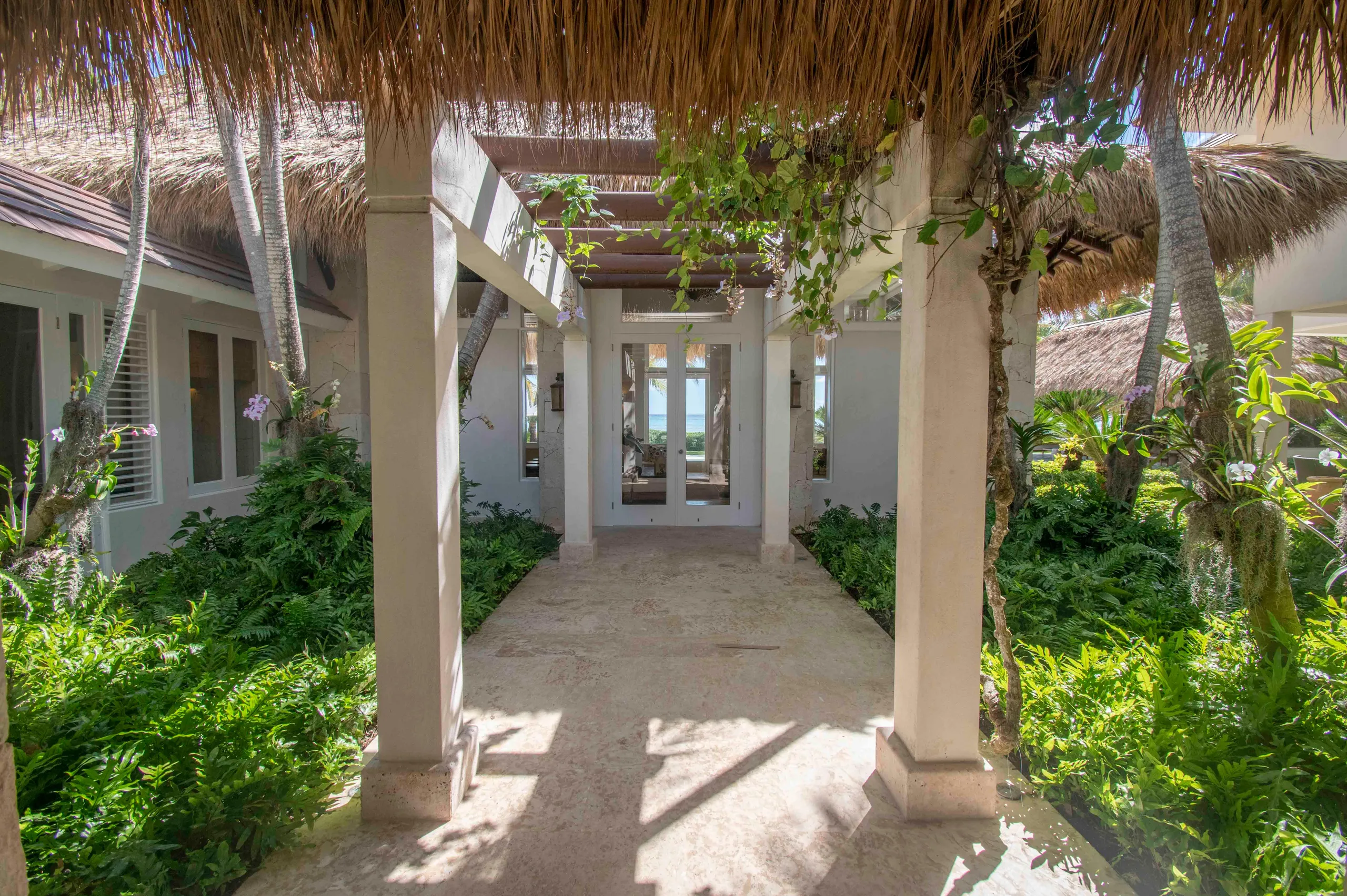 Superb Punta Cana Villa with Invigorating Pool and Ocean Views — photograph 5