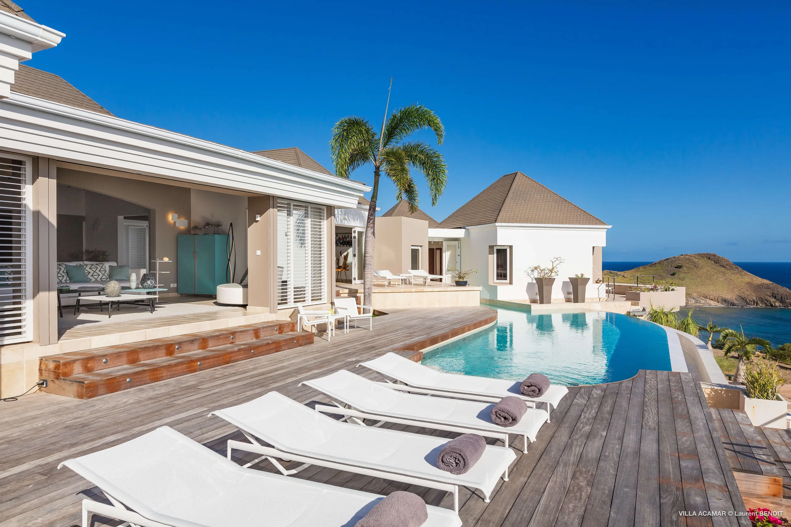 Exquisite Seaview Villa with Incredible Pool and Home Cinema — photograph 5