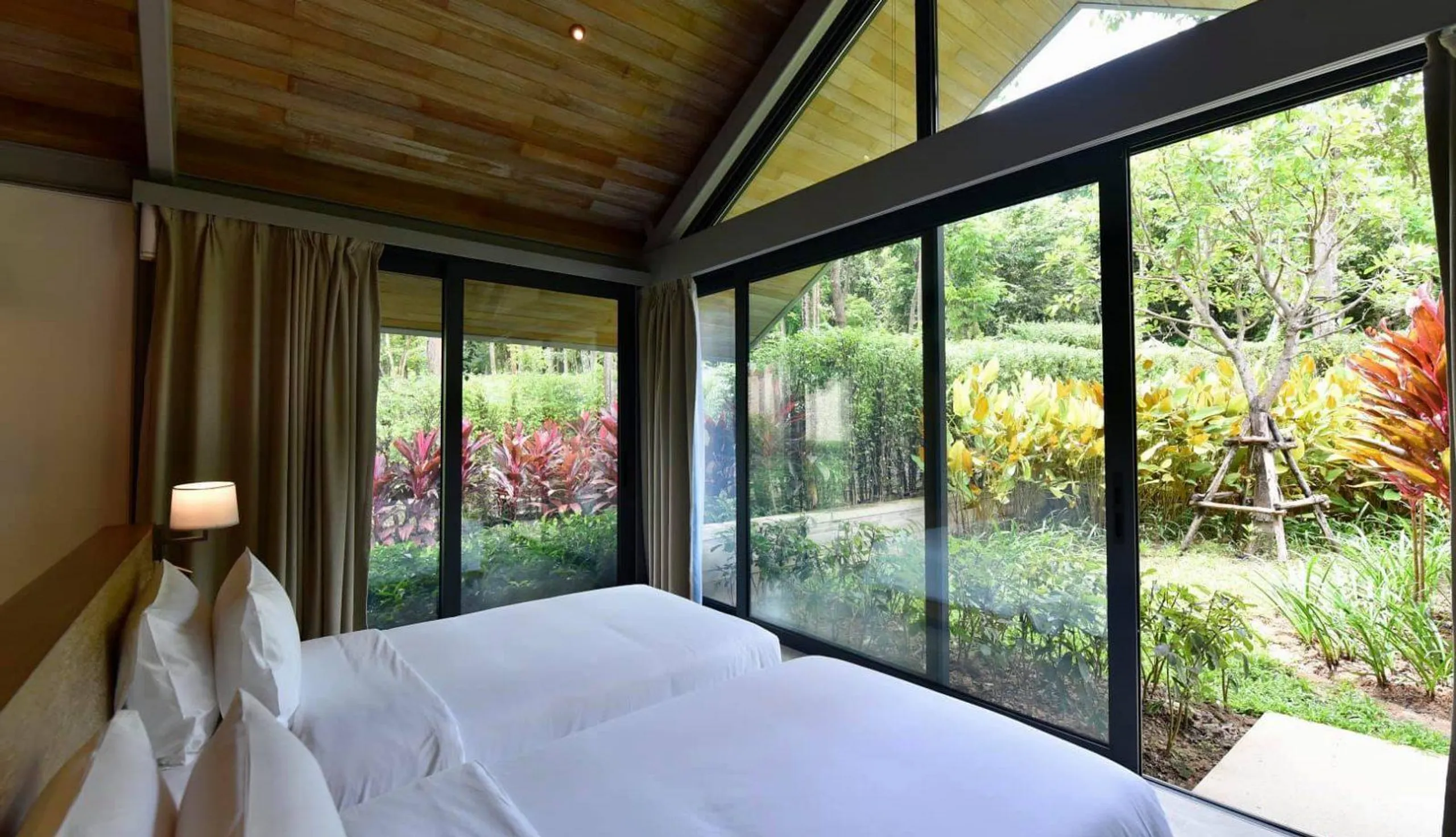 Blissful Oceanview Villa with Private Pool and Game Room — photograph 11