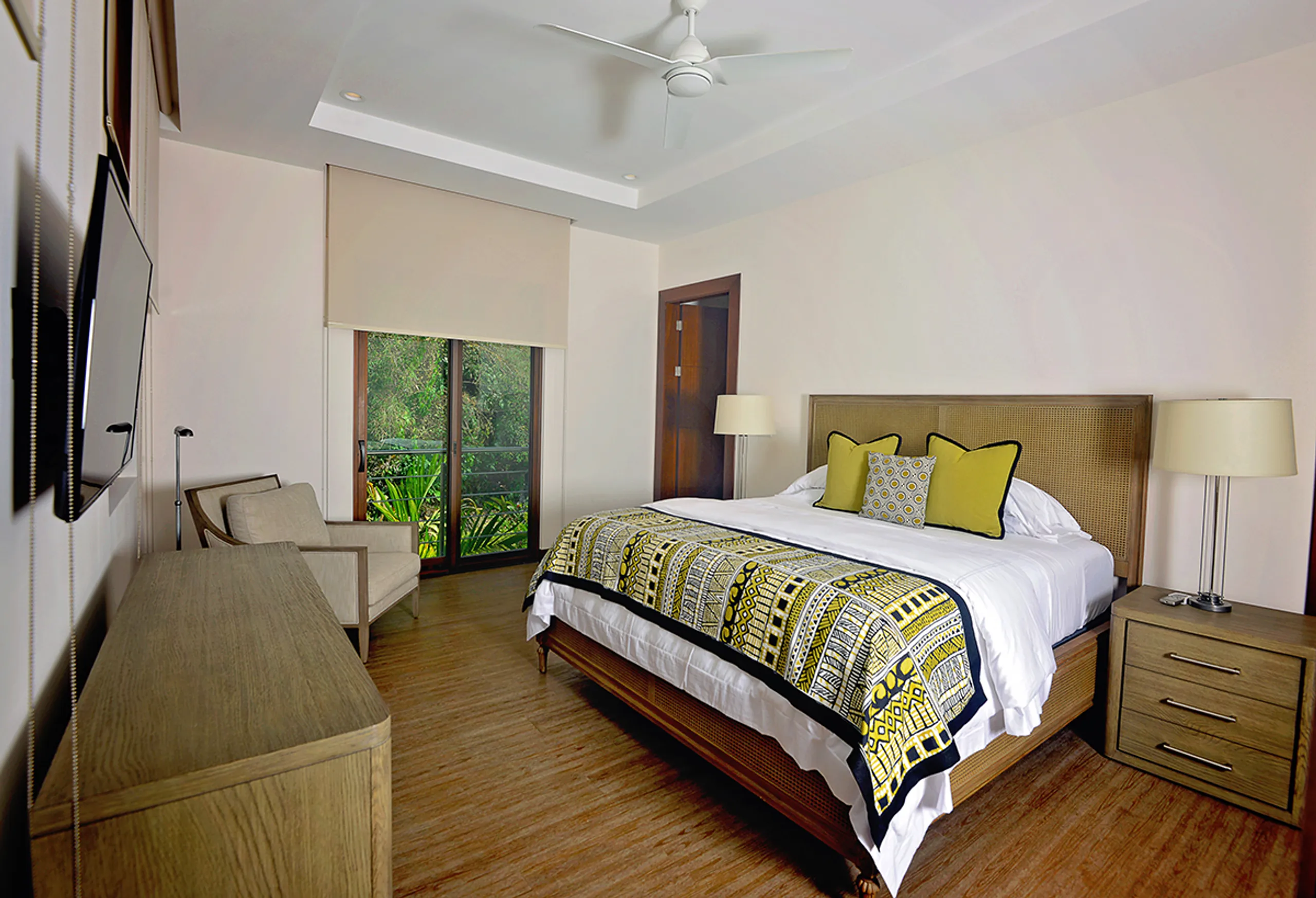 Tropical Paradise Villa with Private Infinity Pool, Heated Jacuzzi and Stunning Views — photograph 9