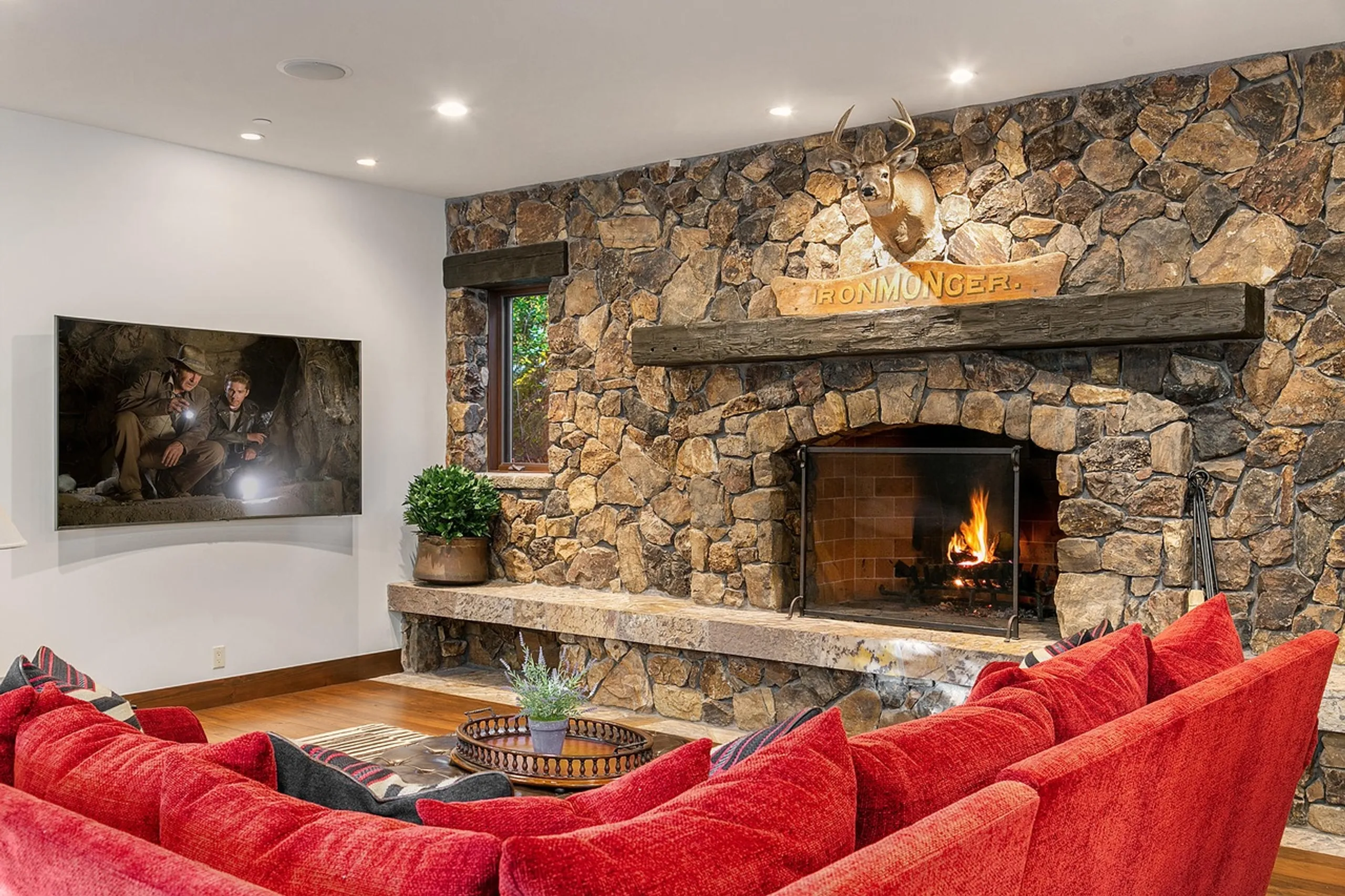 Breathtakingly Beautiful Villa with Function Hall, Game Room and Inviting Atmosphere — photograph 10