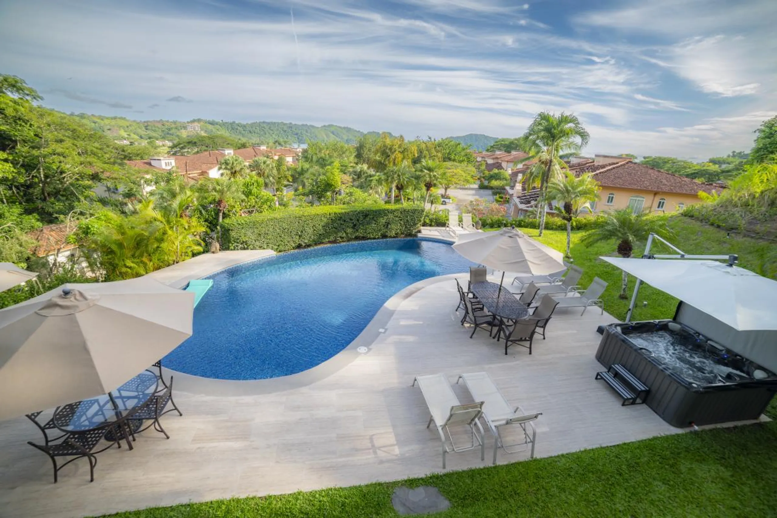 Tranquil Hillside Villa with Private Pool — photograph 5