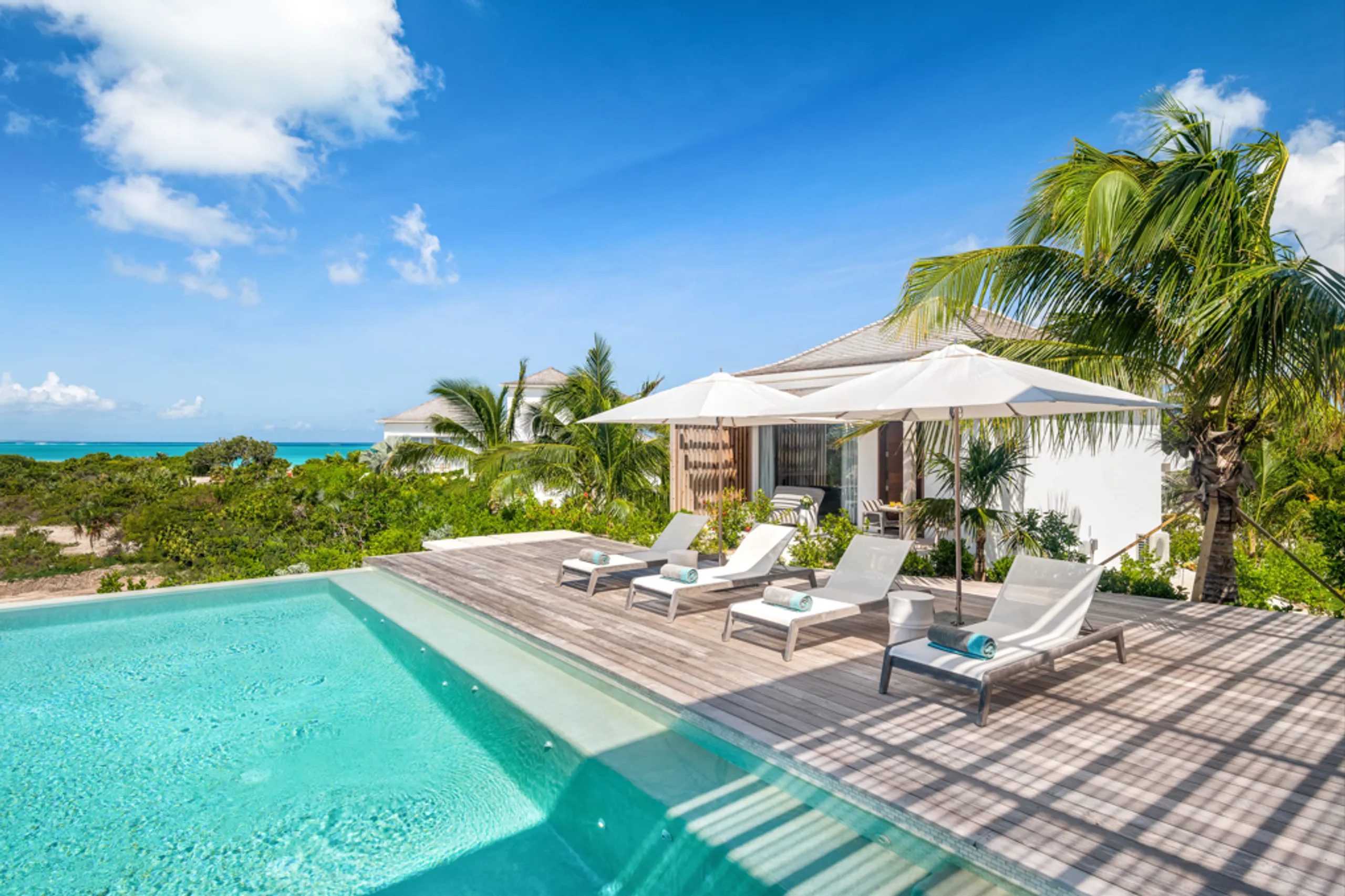 Five Star Grace Bay Modern Villa with Private Infinity Pool and Beach Access — photograph 2