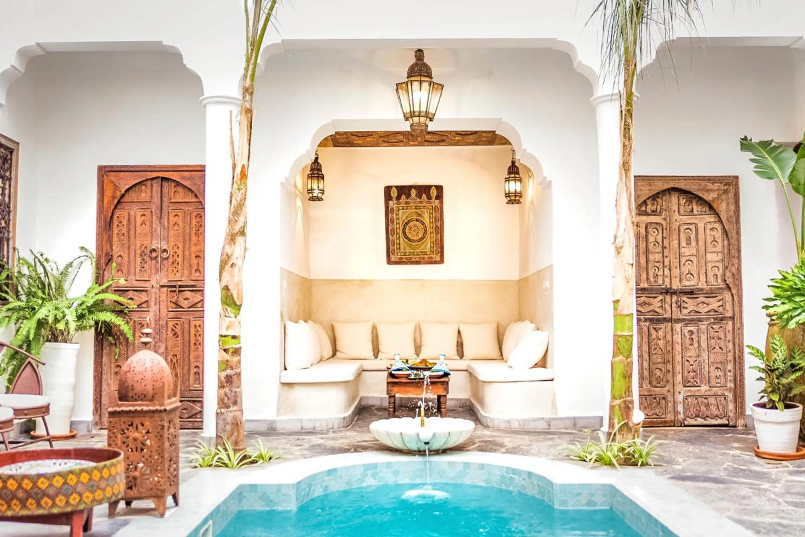 Majestic Traditional Villa in Marrakesh with Pool — photograph 8