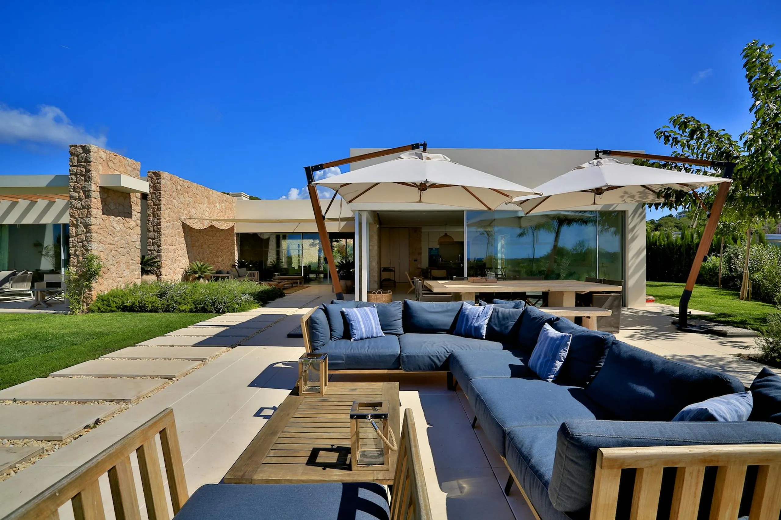 Lavish Ibiza Seaside Estate with Private Pool and Sun Deck — photograph 3