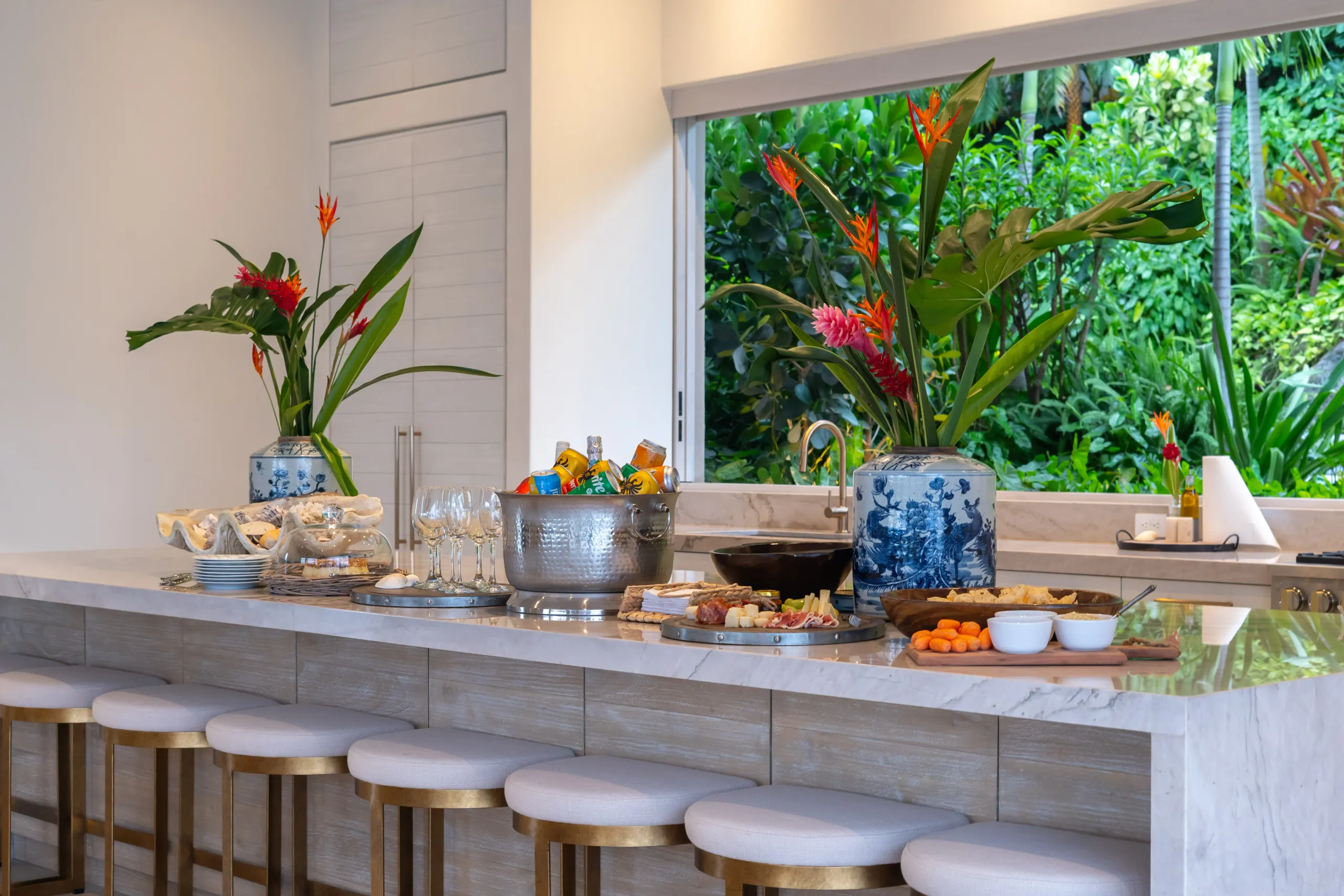 Exhilarating Brand New Villa with Private Pool, Ocean and Mountain Views — photograph 8