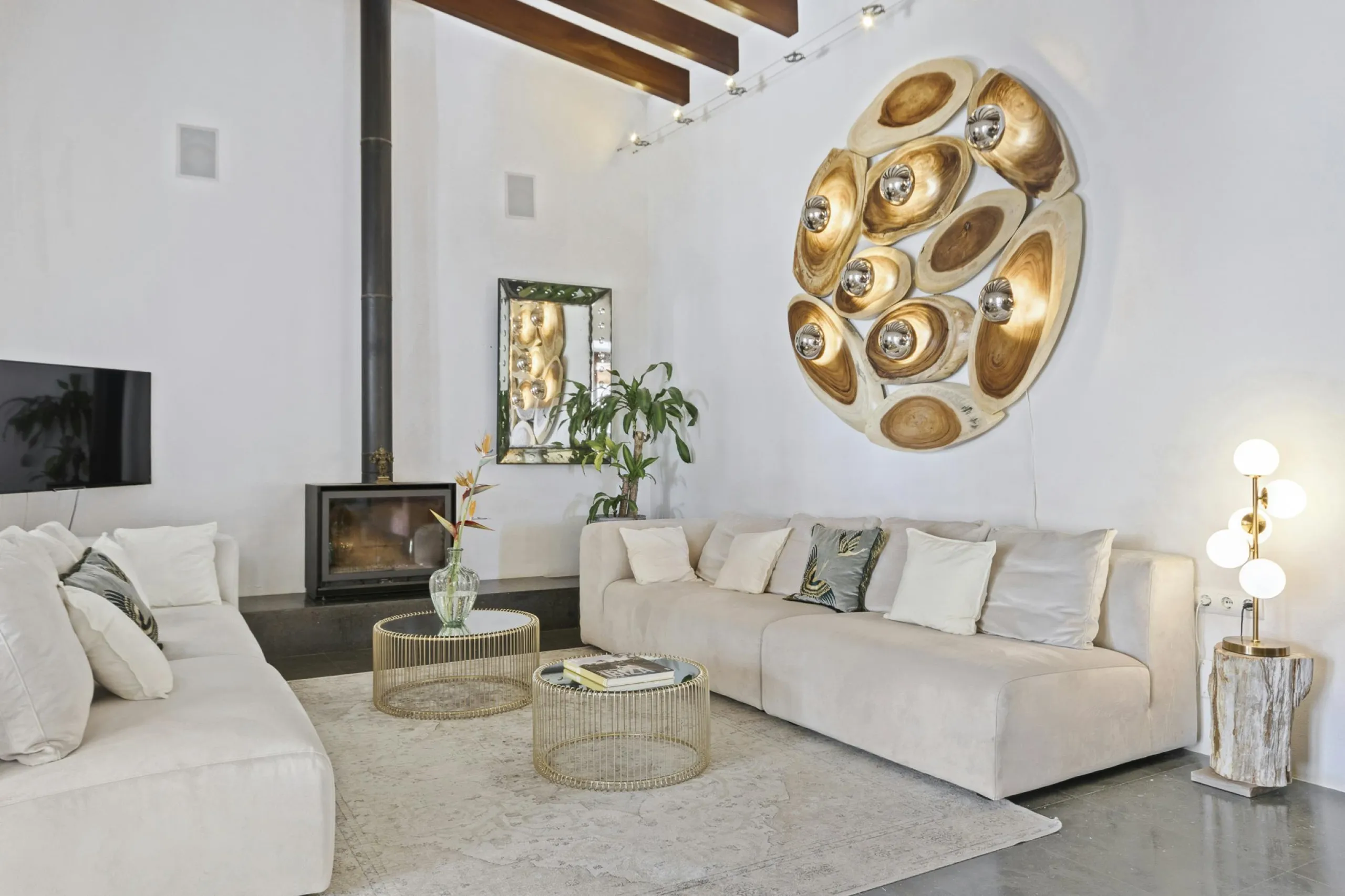 Resplendent Spanish Estate in Ibiza with Private Pool and Garden Grounds — photograph 9