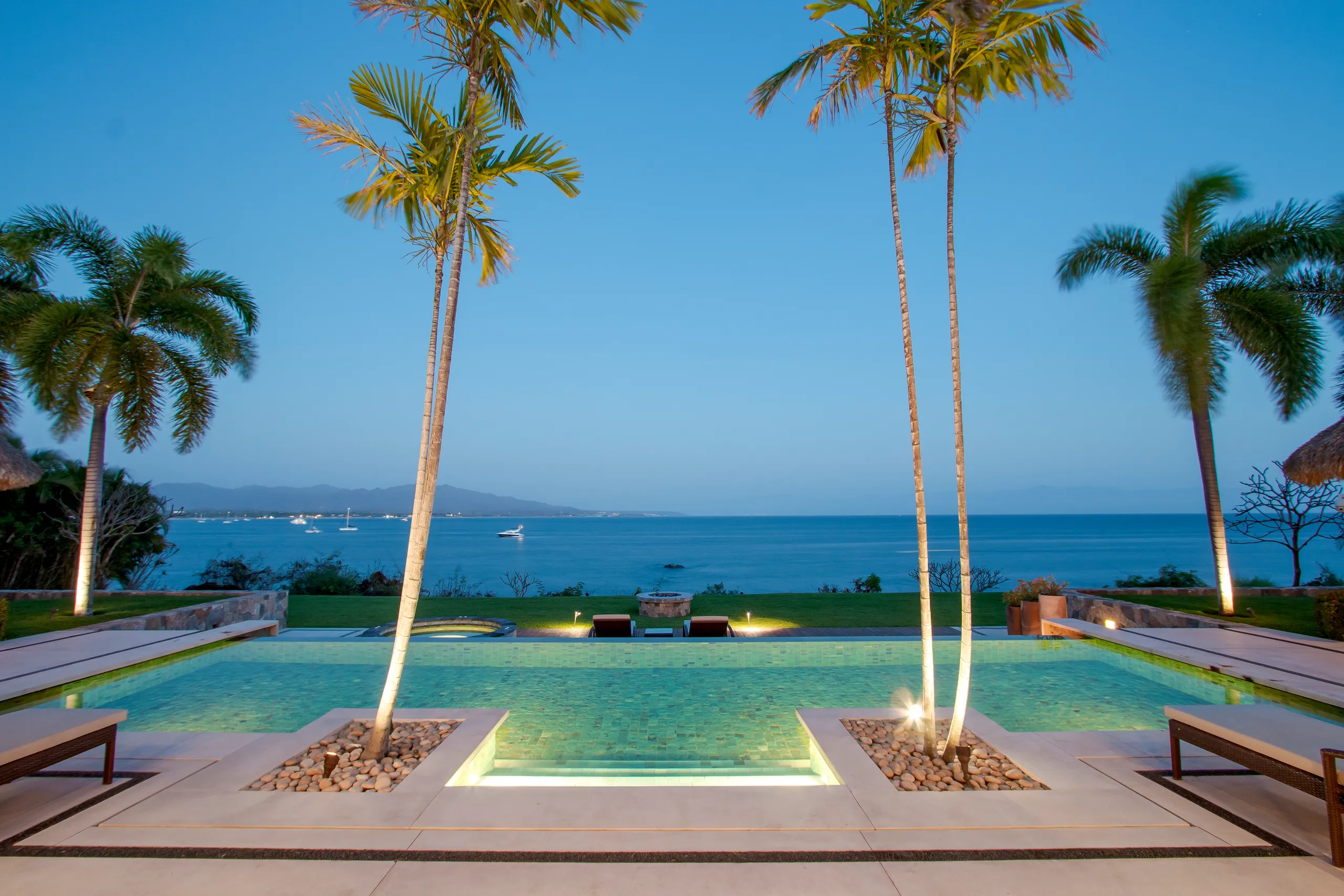 Calming Oceanview Villa with Private Infinity Pool, and Firepit — photograph 3