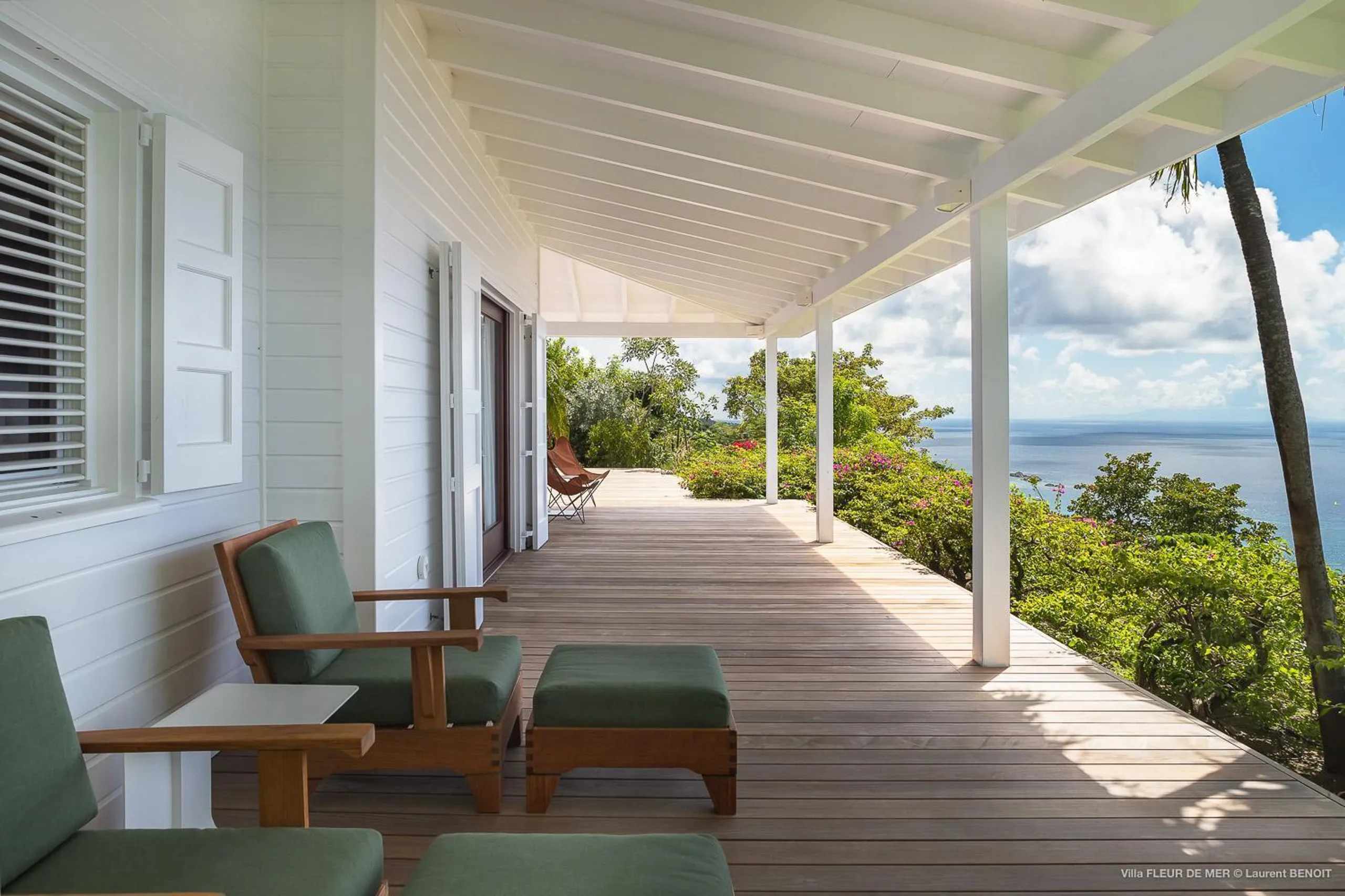 Stunning Oceanside Estate with Infinity Pool and Incredible Views — photograph 12