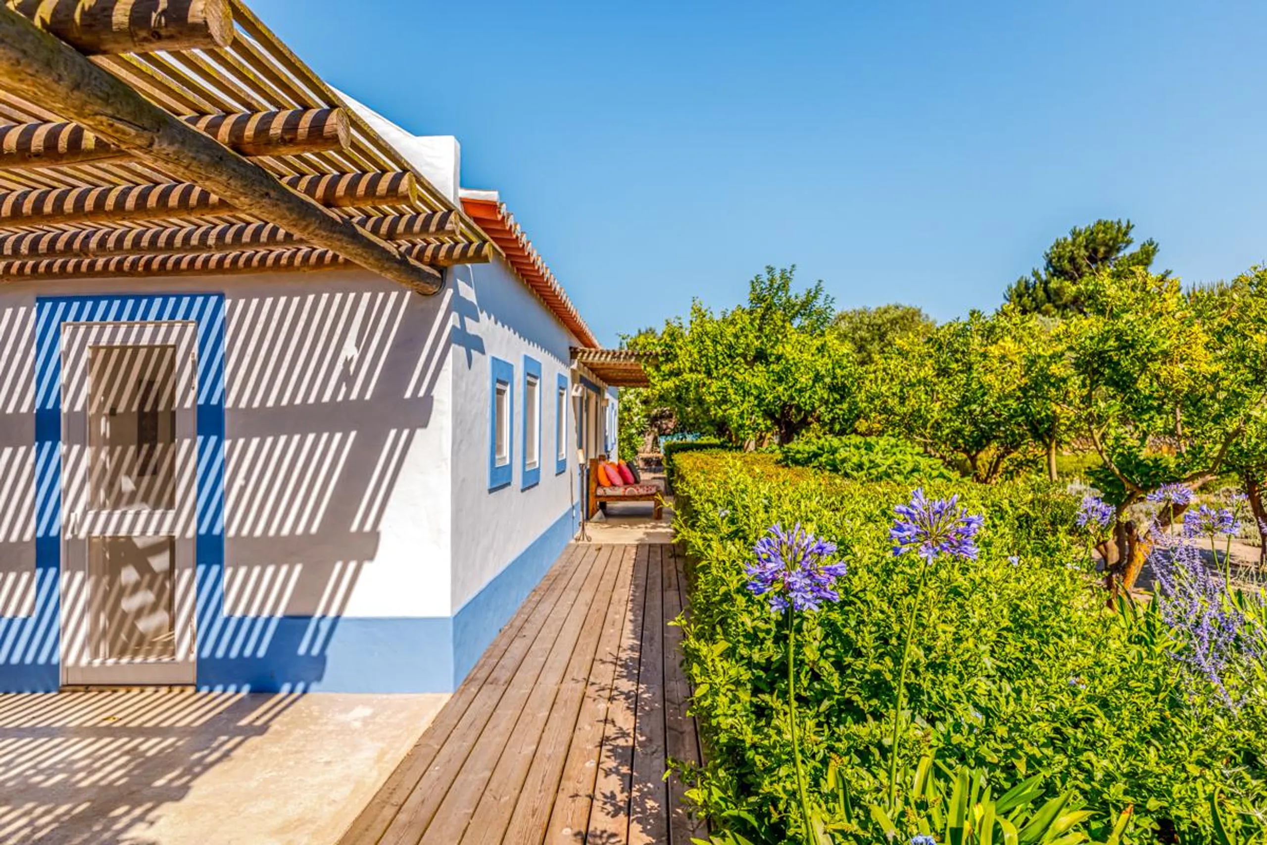 Deluxe Artistic Villa with Private Swimming Pool and Panoramic Views — photograph 5