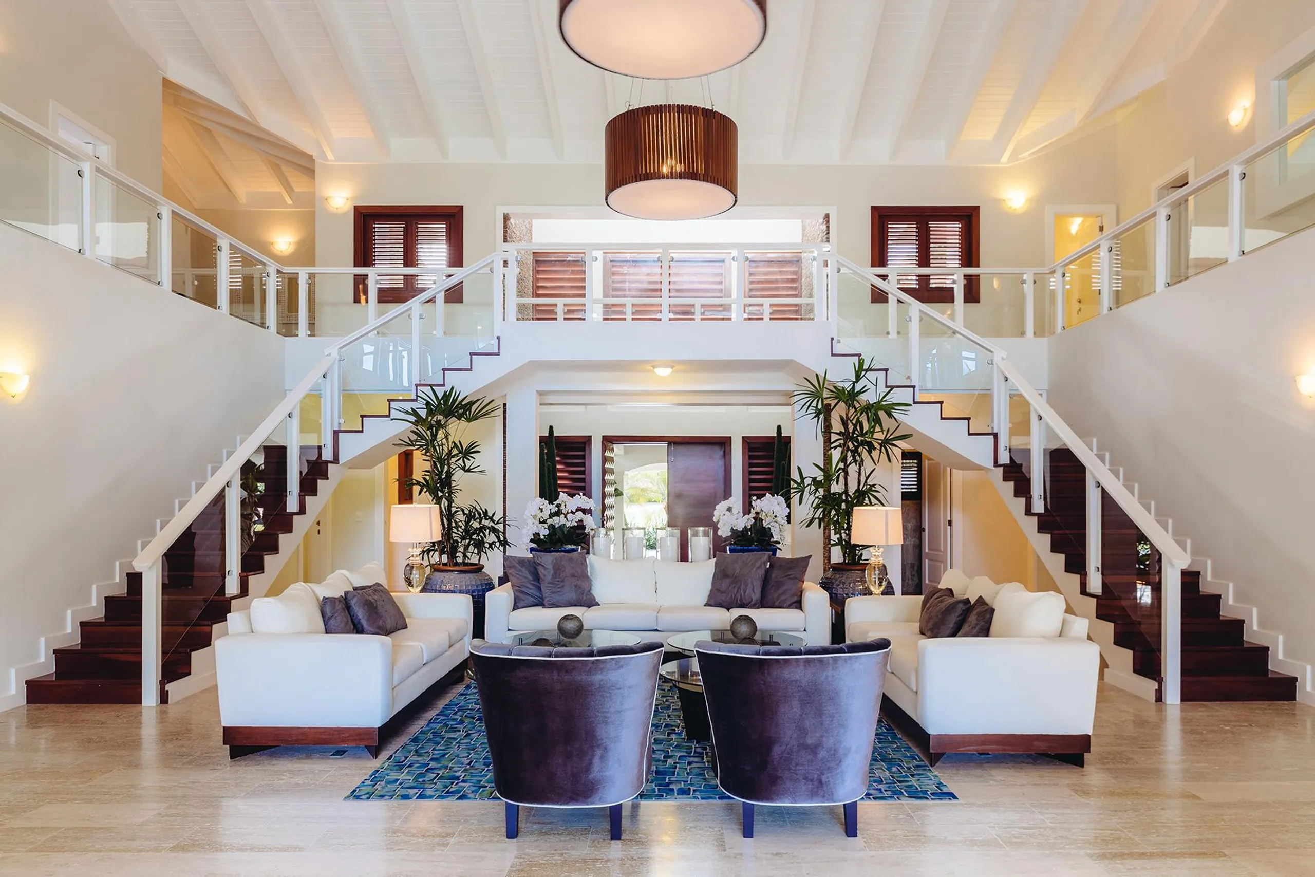 Contemporary Caribbean Retreat with Lush Gardens and Golf Course Views — photograph 4