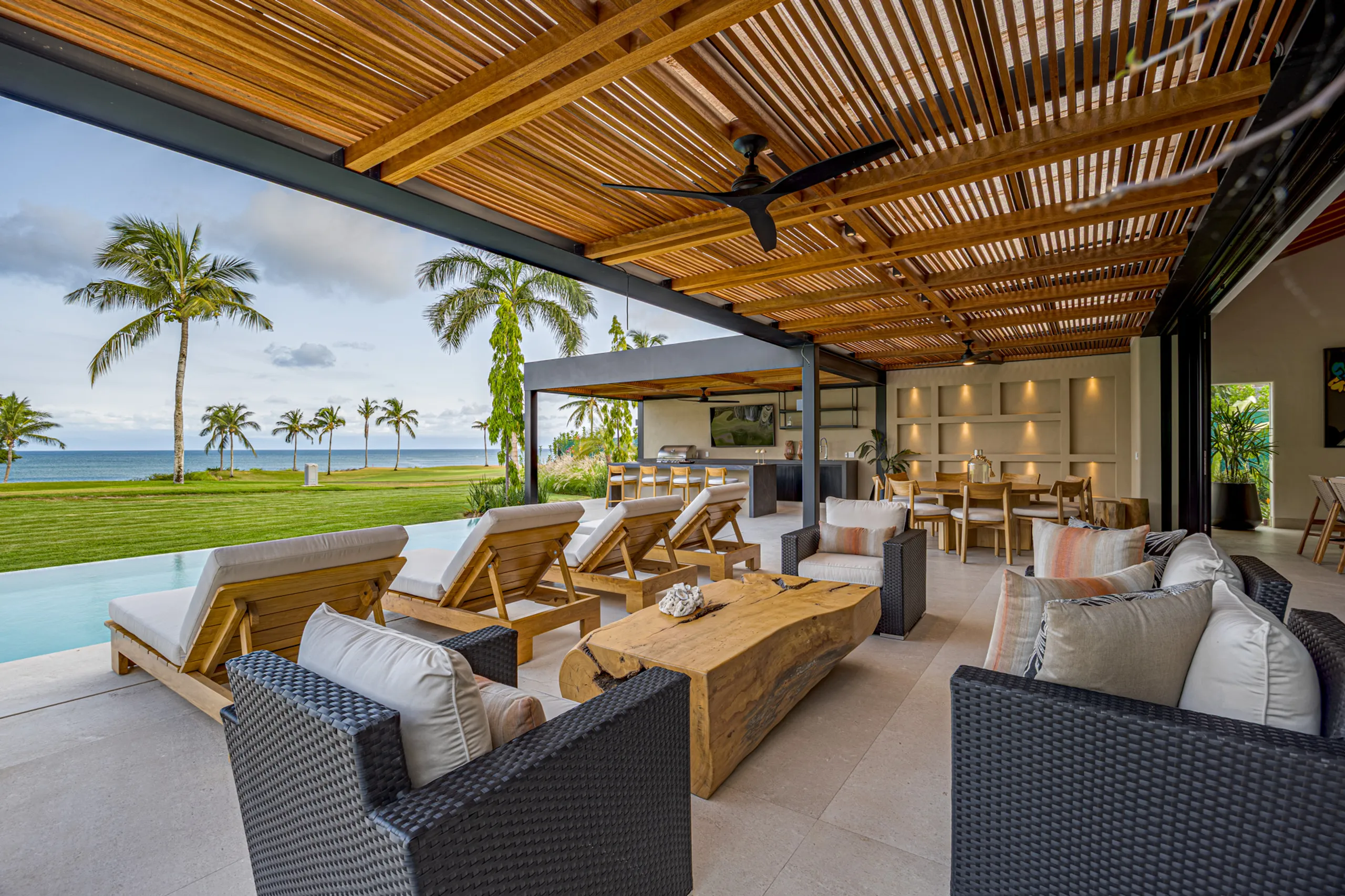 5-Bedroom Villa with in Lagos del Mar with Sunset Views, Pool & Golf Access — photograph 5
