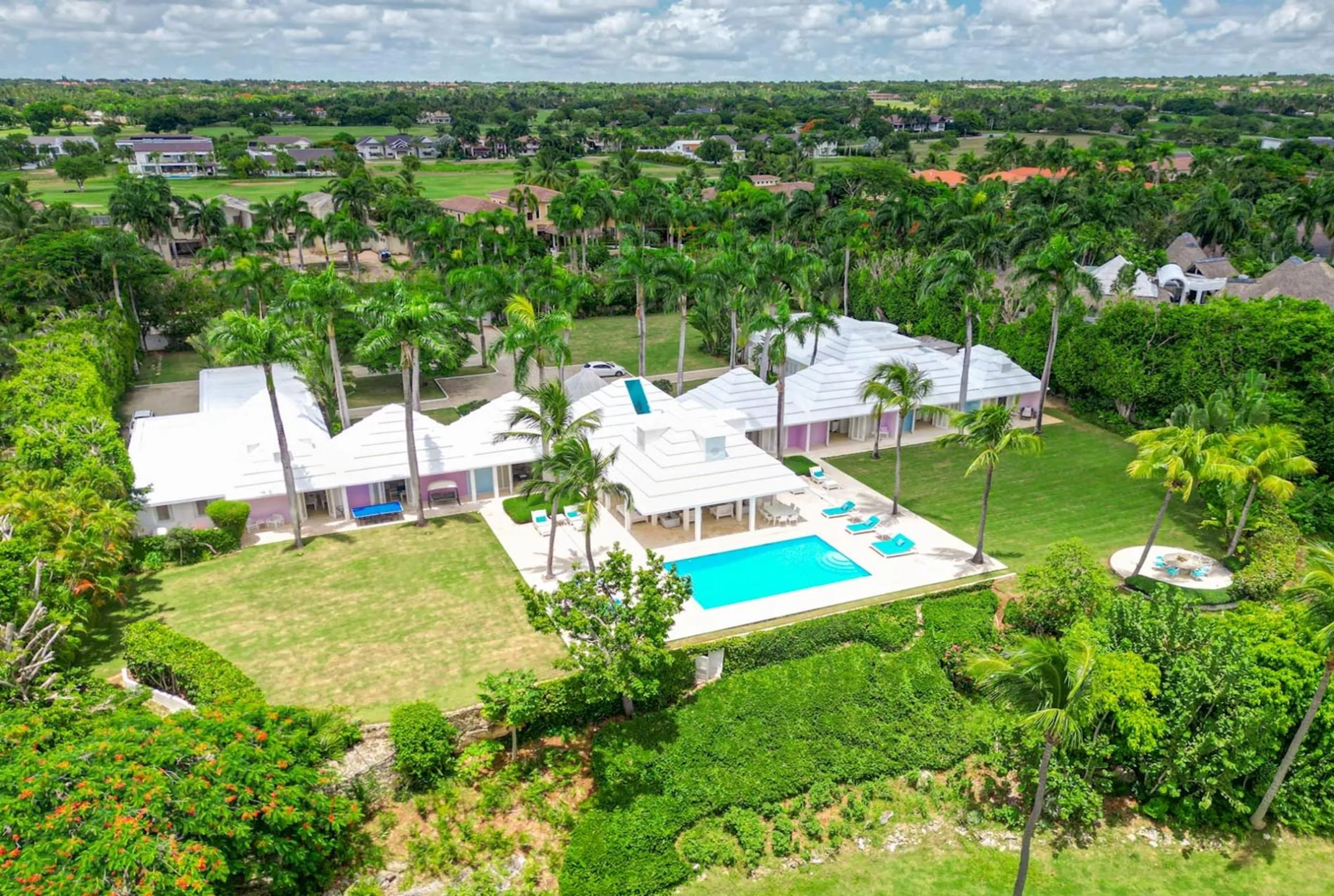 Elegant Villa with Private Pool, and Overlooking the Casa de Campo Marina, La Romana