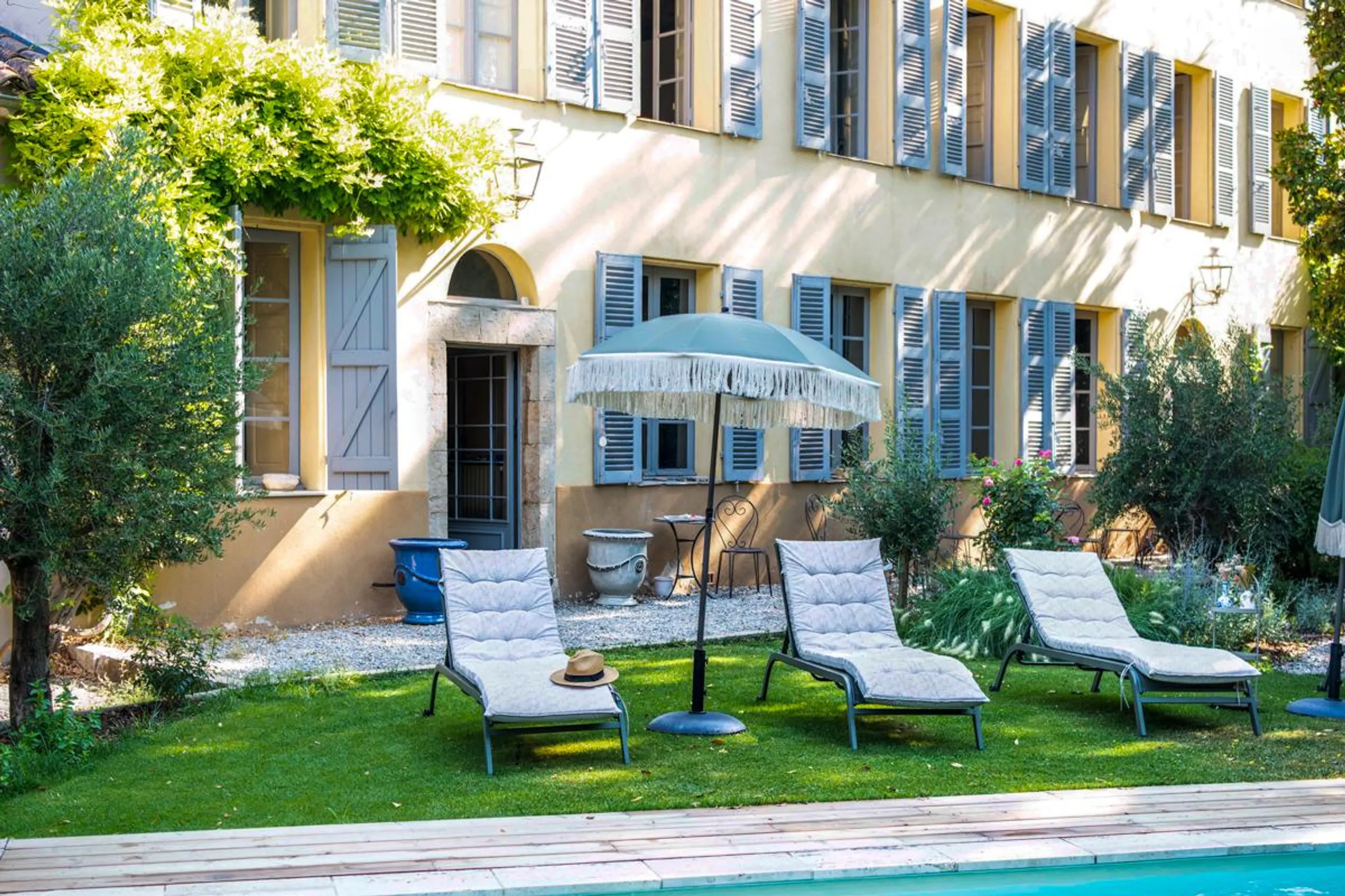 Princely 19th-Century Villa with Private Pool and Al Fresco Dining — photograph 10