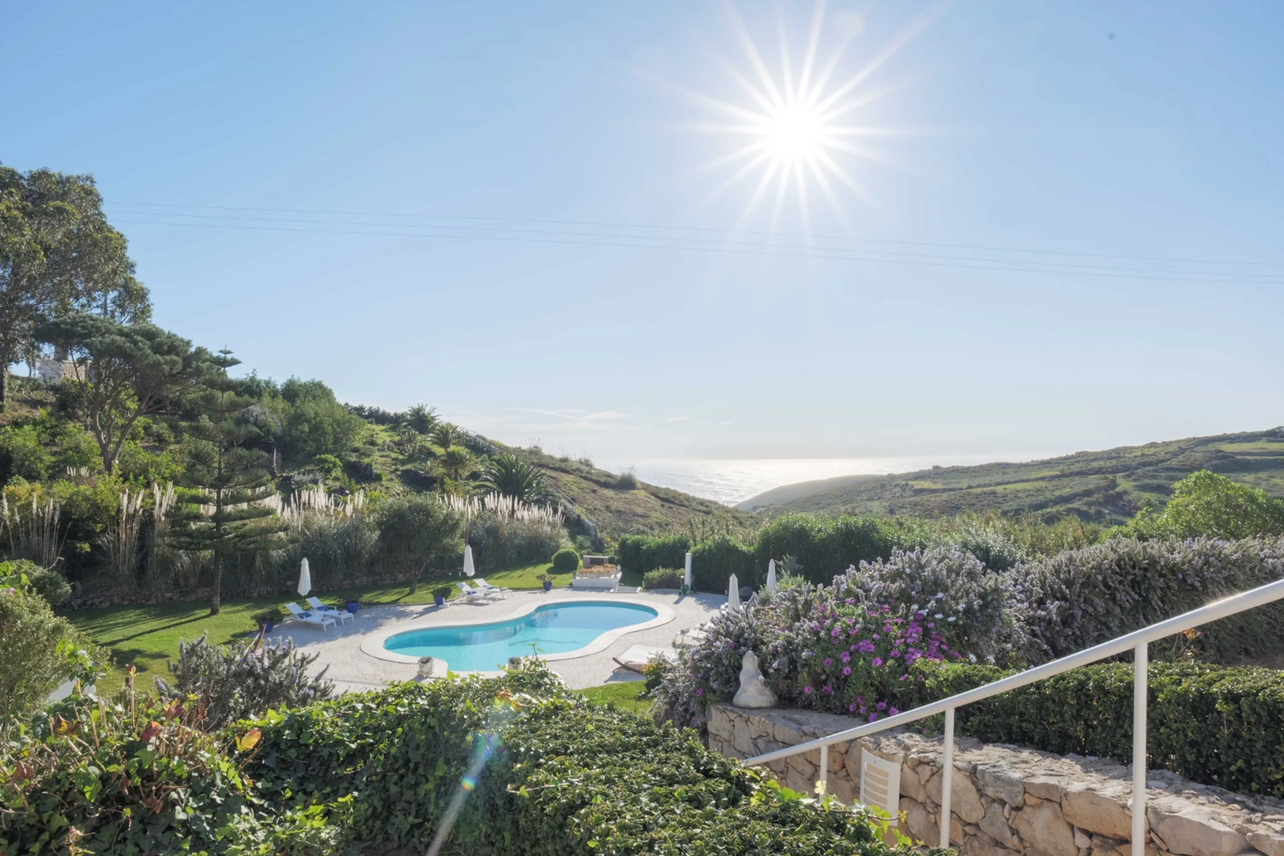 Lavish Abode in Sintra-Cascais Natural Park with Private Pool and Unobstructed Atlantic Ocean Views — photograph 10