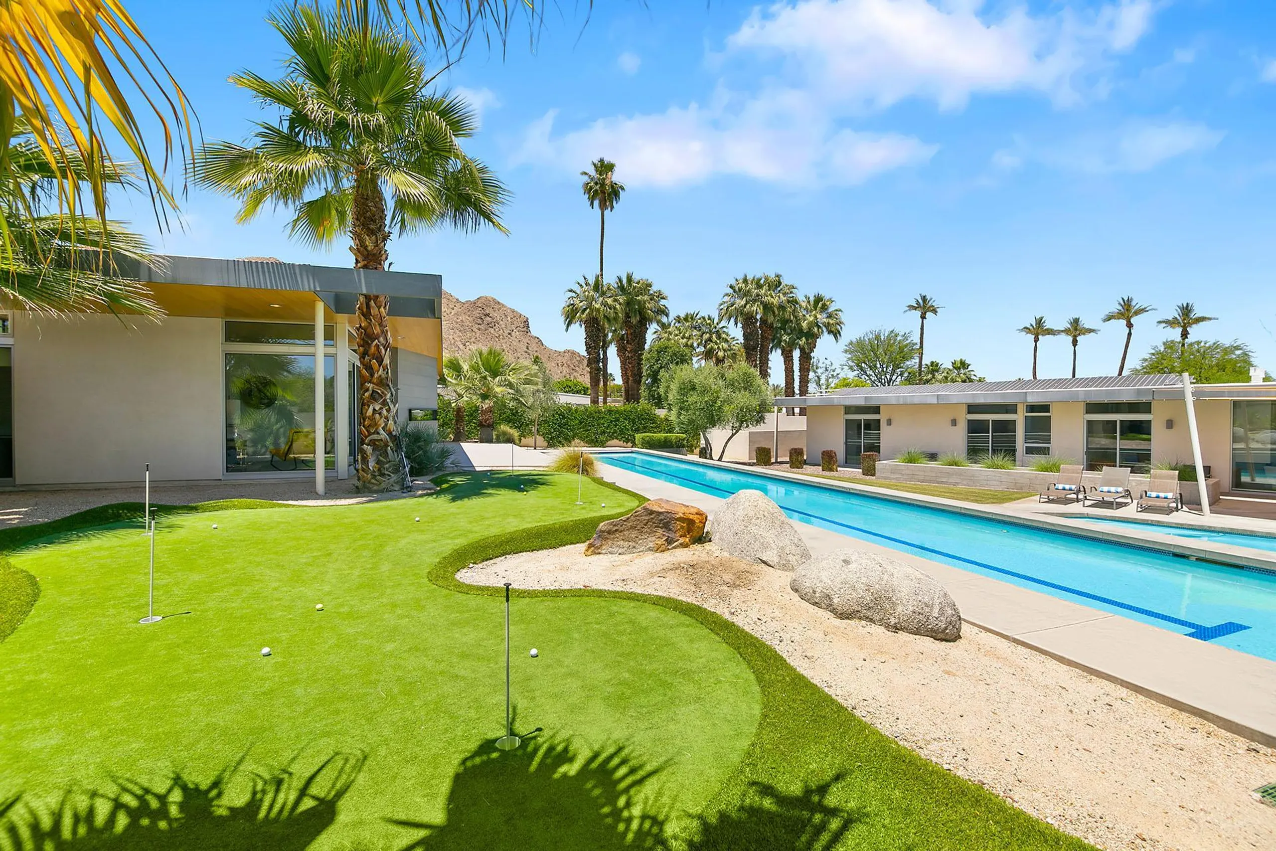 Palatial Palm Springs Paradise with Lap Pool, Firepit, Putting Green — photograph 9