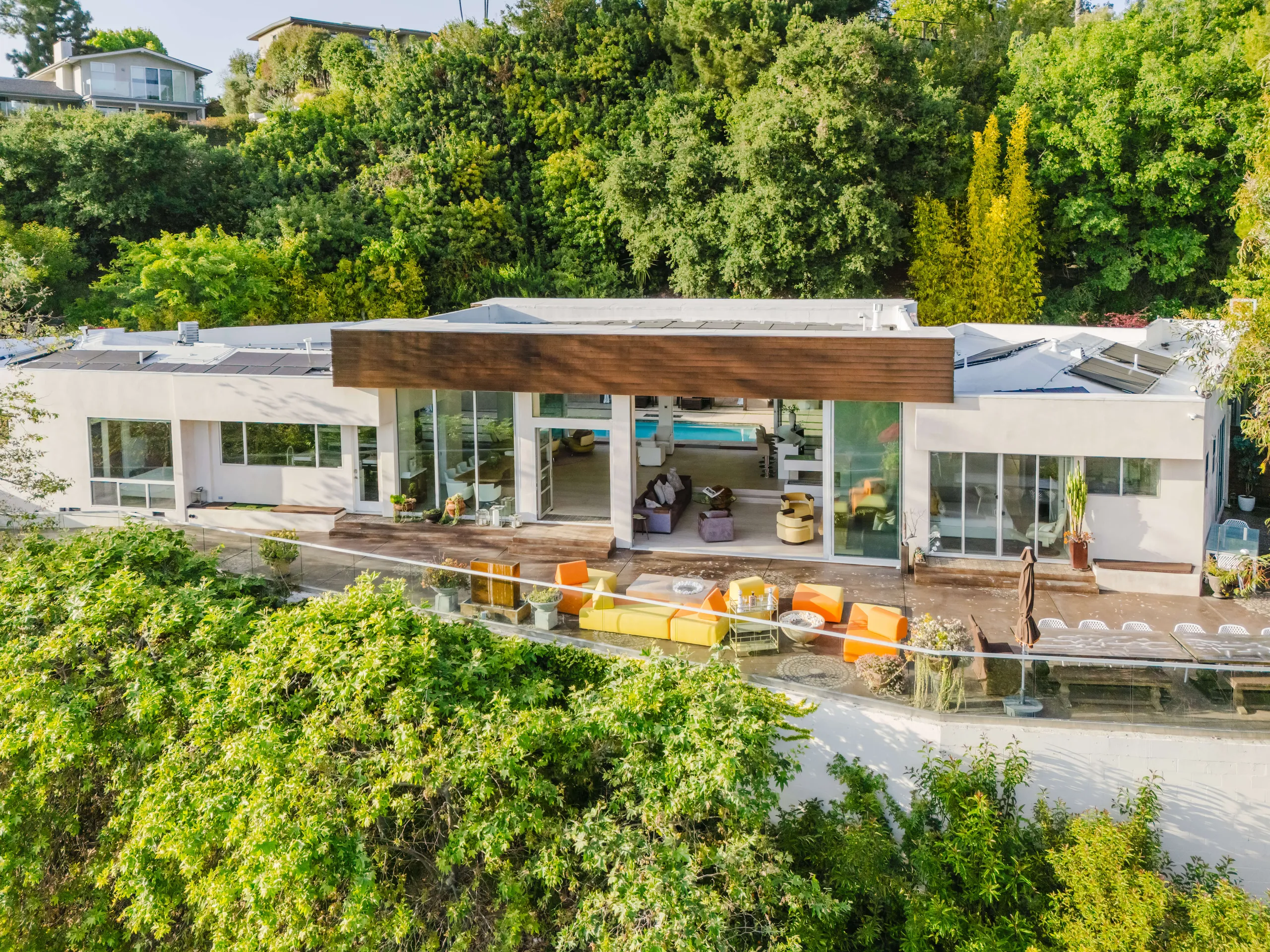 Captivating Zen Estate with Private Pool — photograph 10