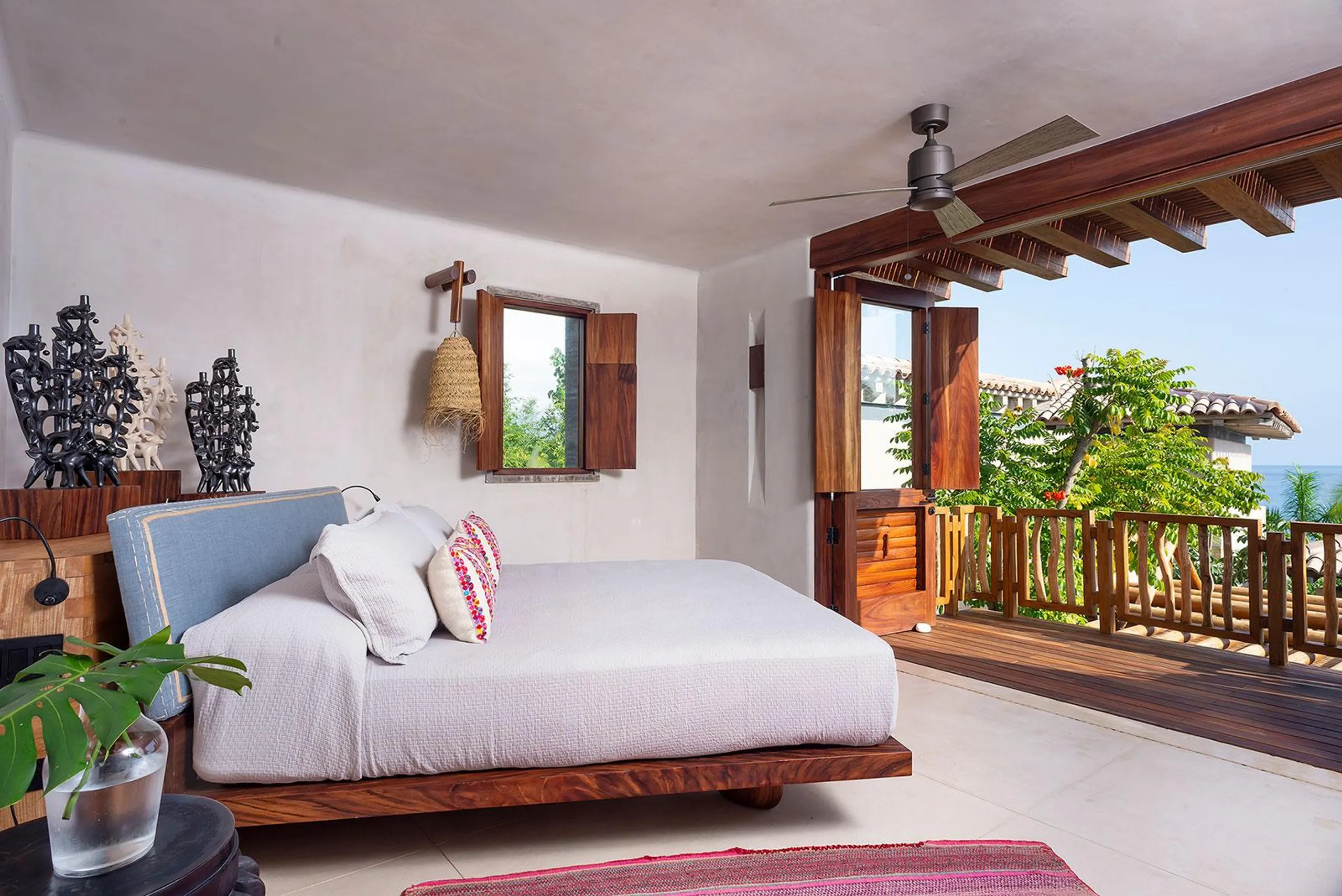 Awe-Inspiring Views and Unmatched Elegance With Breathtaking Beauty Coastal Retreat — photograph 7