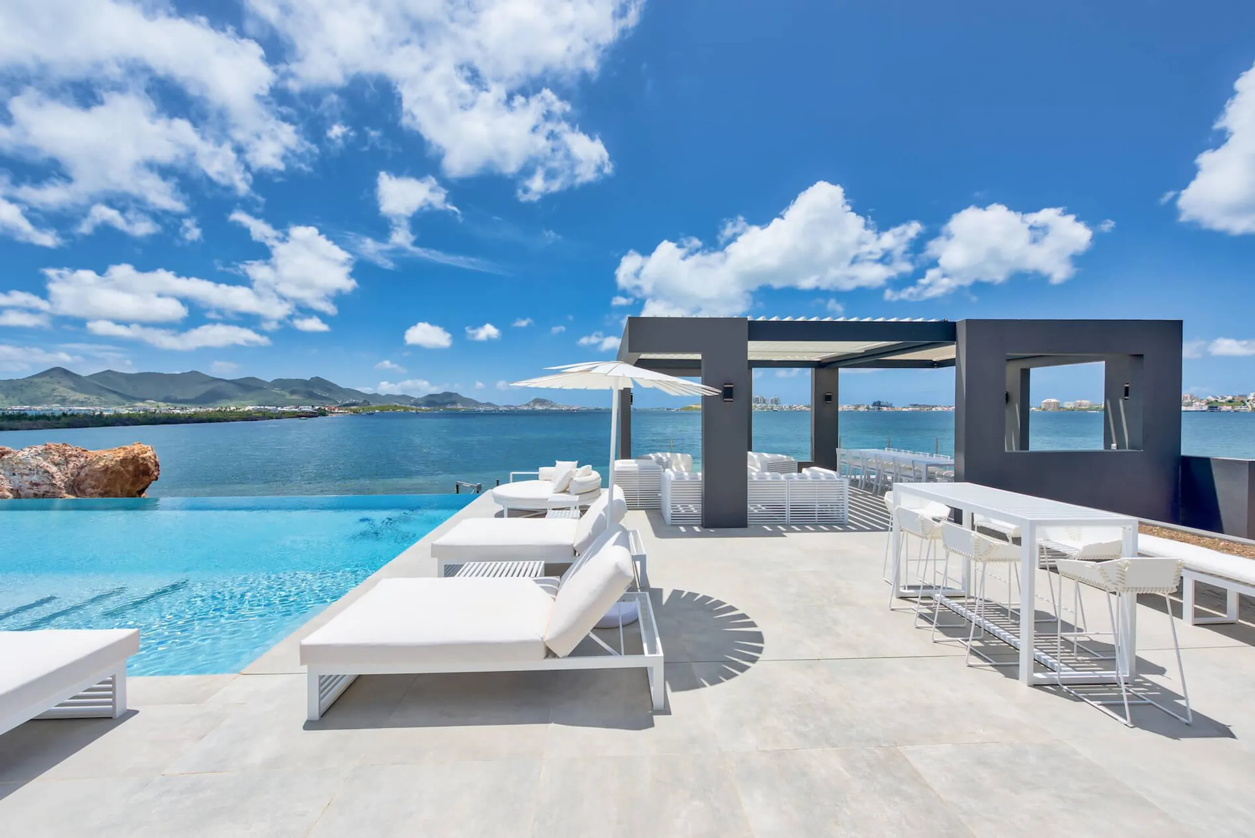 Secluded Hillside Private Luxury Villa with Infinity Pool and Private Beach with Dock — photograph 4