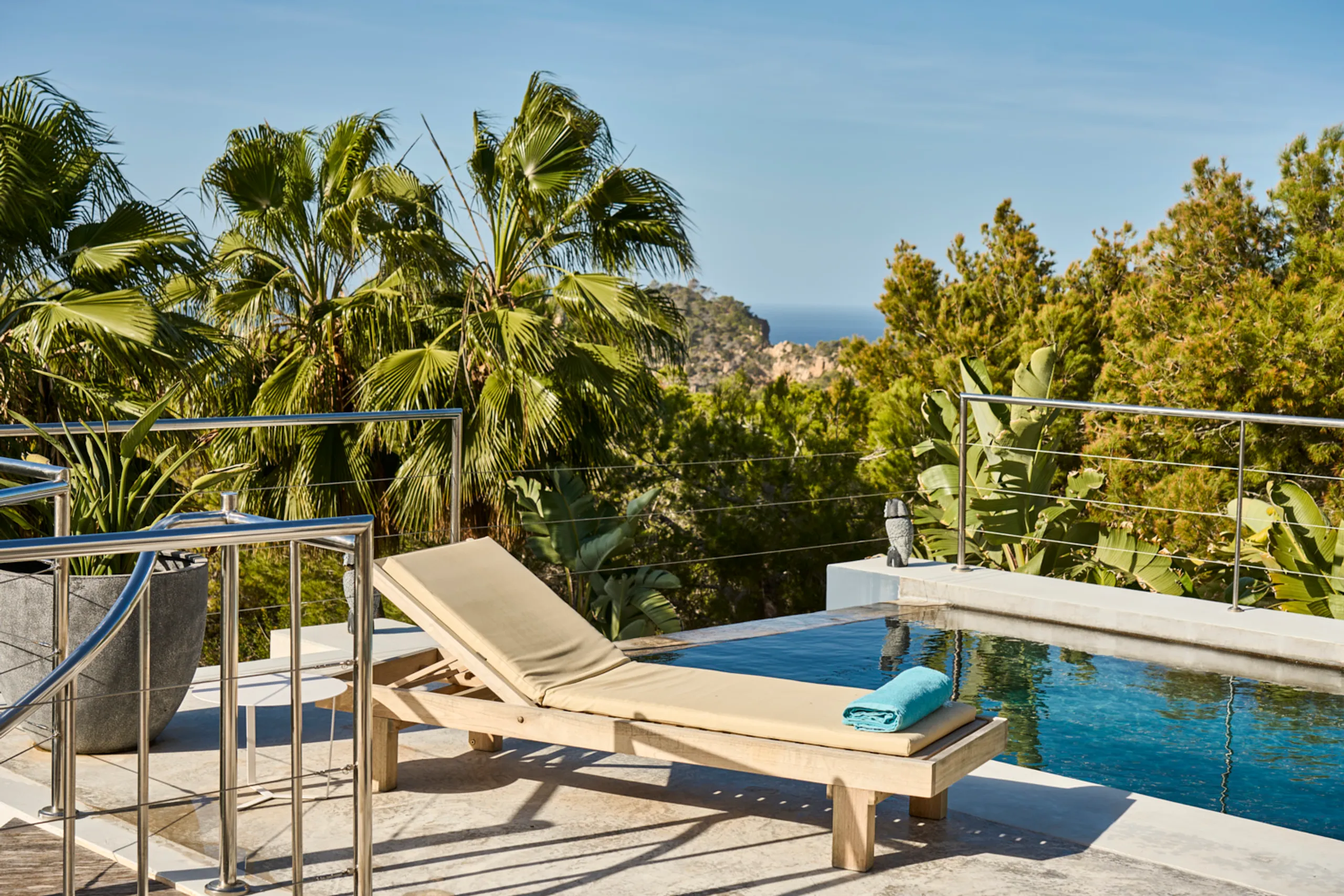 Deluxe Comfort Retreat with private pool and Spectacular Sea Views — photograph 8