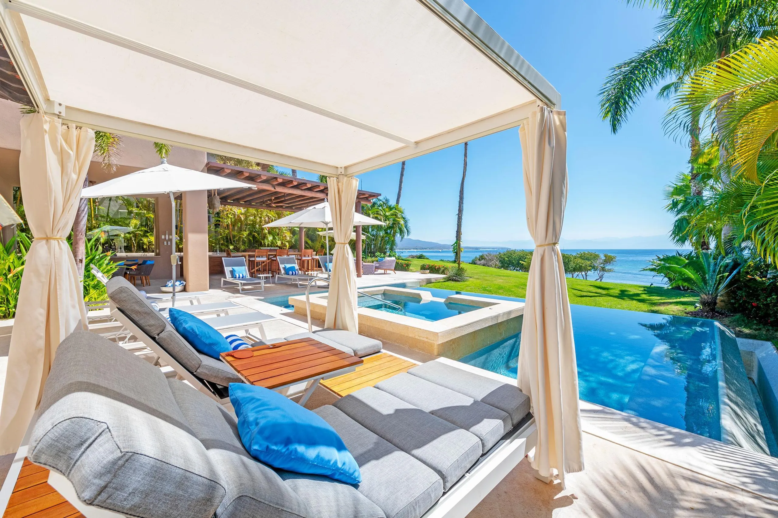El Encanto Luxury Modern Villa with Infinity Pool and wonderful Ocean Views — photograph 3