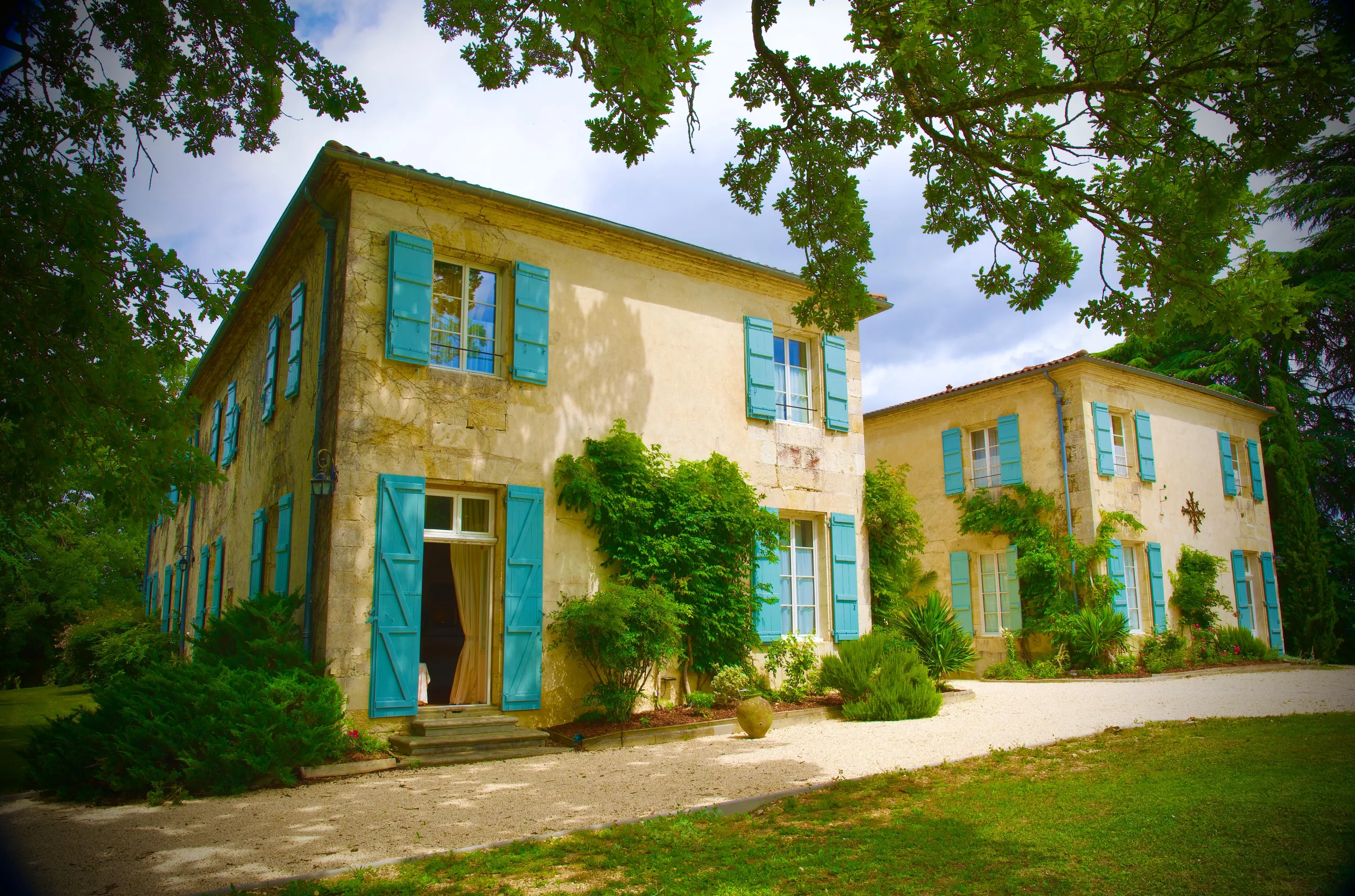 Gascony Hidden Luxury Retreat with 8-BR and Outdoor Pool — photograph 4