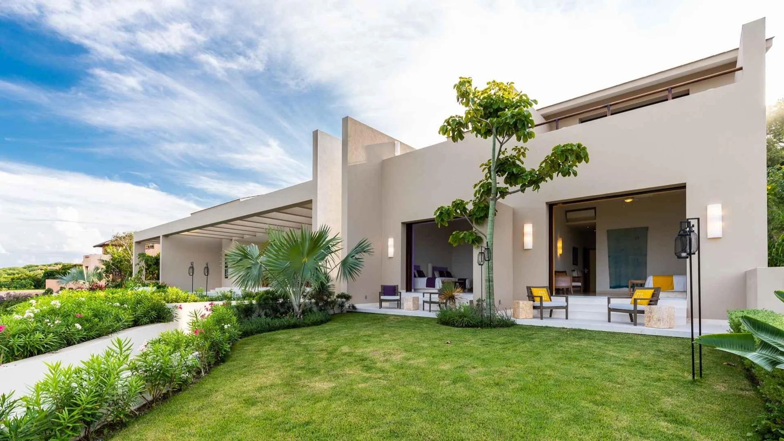 Sophisticated Three-Tiered Villa with Private Pool and Ocean Views, Kupuri