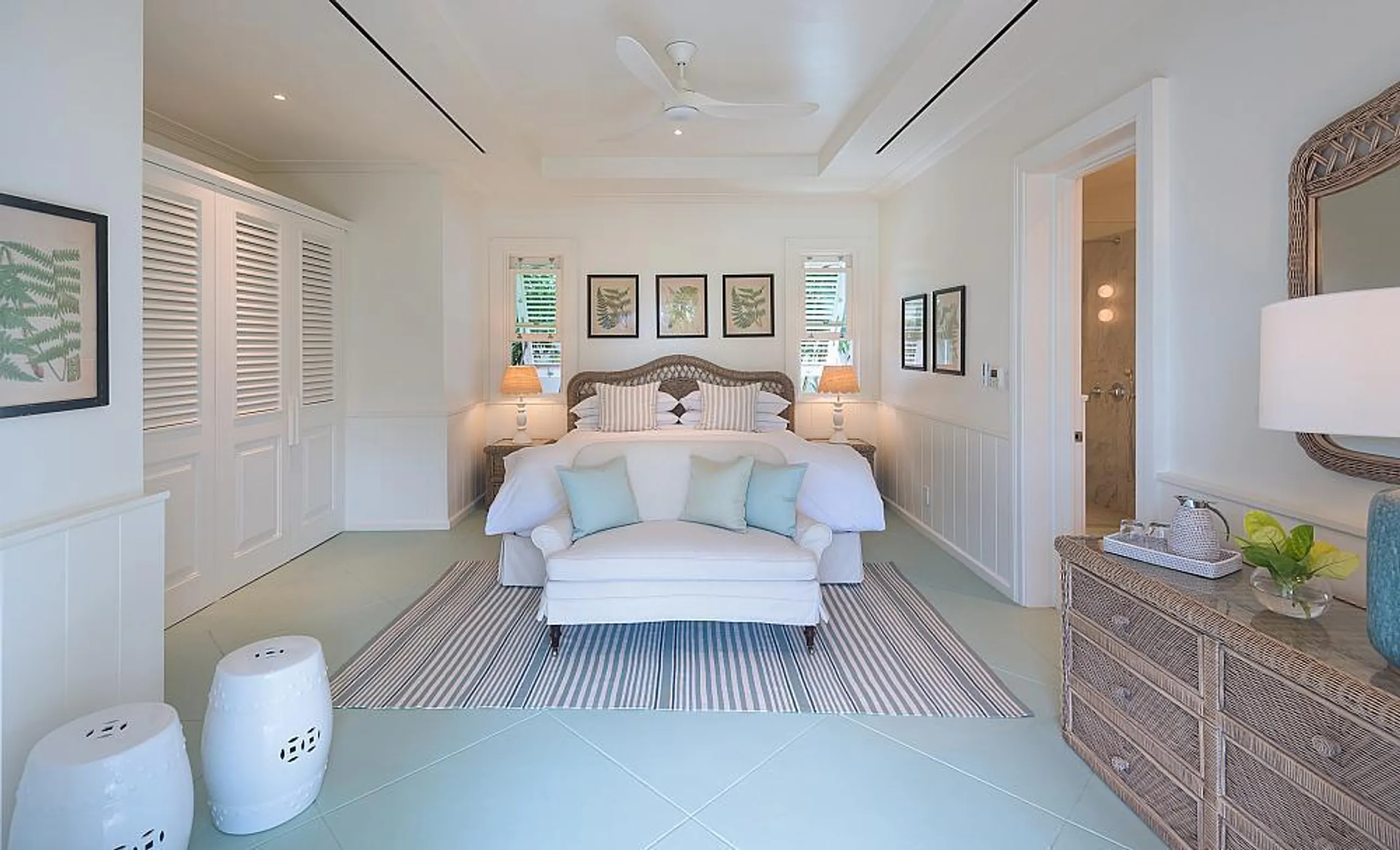 Barbados Impeccably Designed Beachfront Villa with Tropical Gardens and Infinity Pool — photograph 11