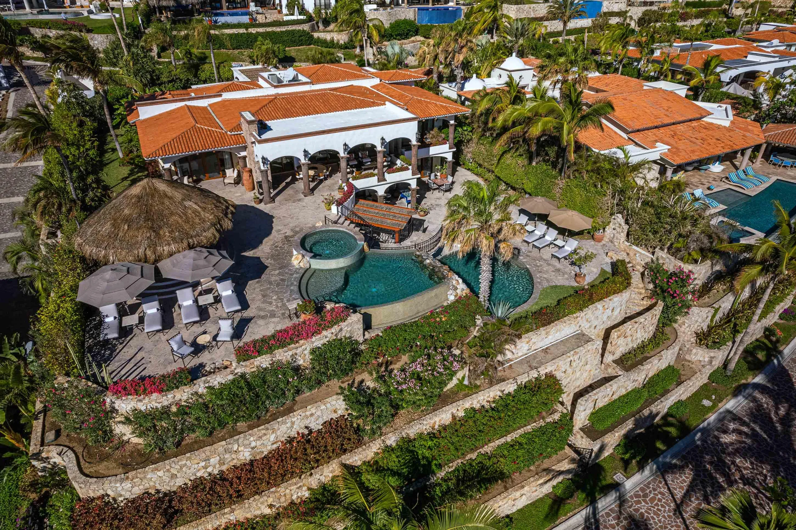 Ultra Luxury Caleta Tuscan Style Estate with Pool and Ocean Views — photograph 9