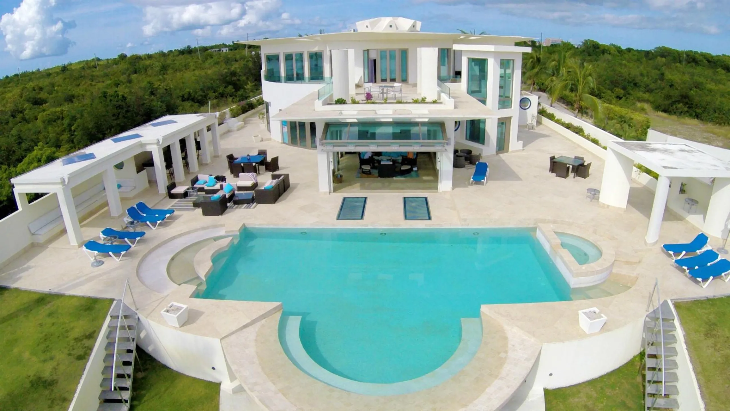 Modena 5 Bedroom Villa, Long Bay Beach
