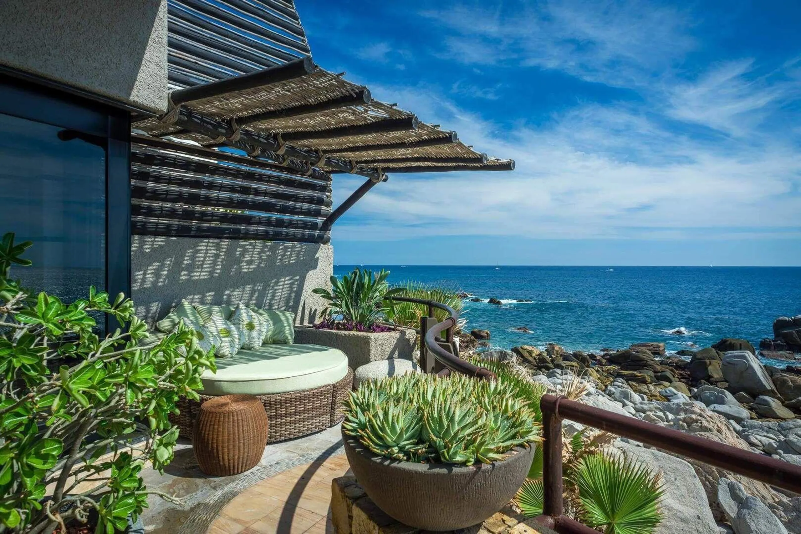 Exclusive Misiones Beachfront Villa with Infinity Pool  and Ocean Views ® — photograph 12