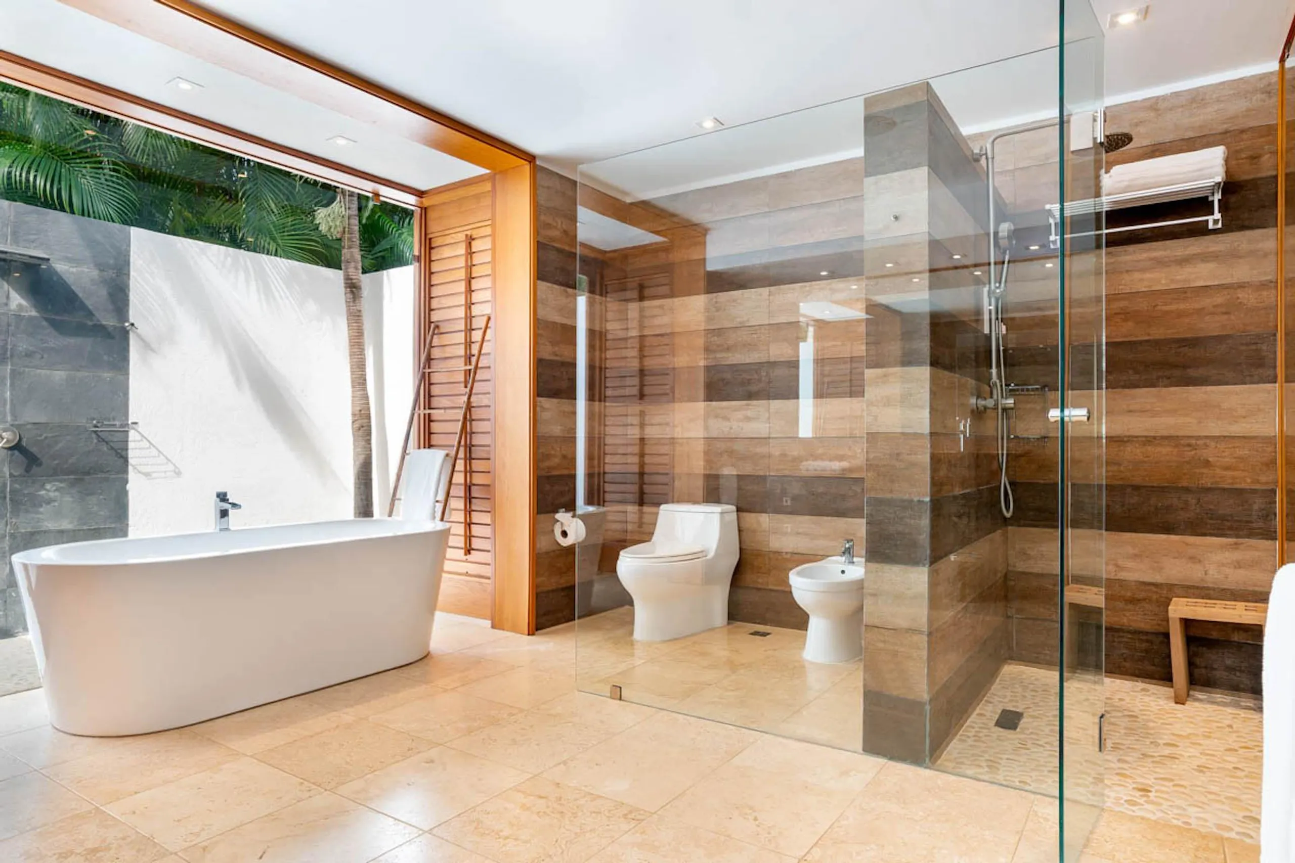 Invigorating Casa de Campo Villa with Lush Greenery and Grand Estates — photograph 4