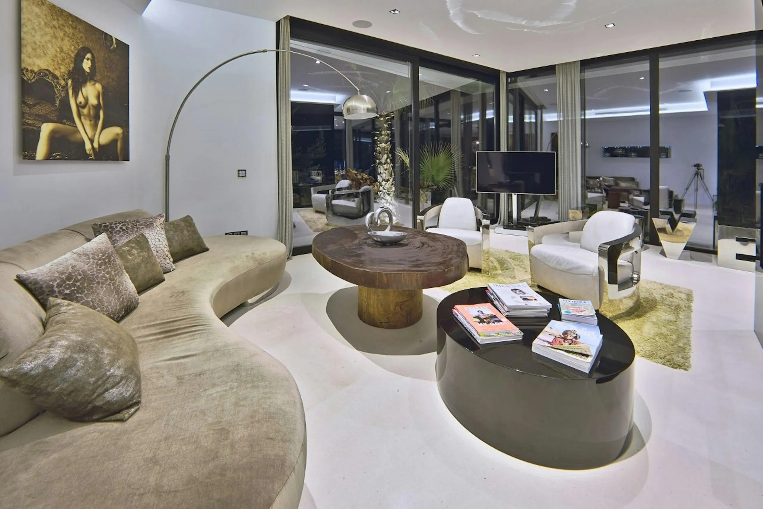 Spectacular Seaview Villa in Ibiza with Infinity Pool and Luxurious Patio Lounge — photograph 12