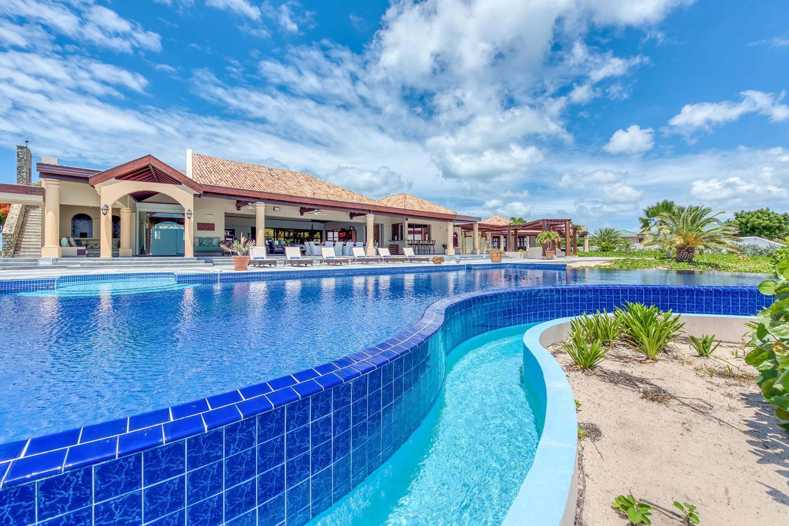 State-of-the-art Villa in Terress Basses with Large Infinity Pool and Beachfront Access — photograph 7