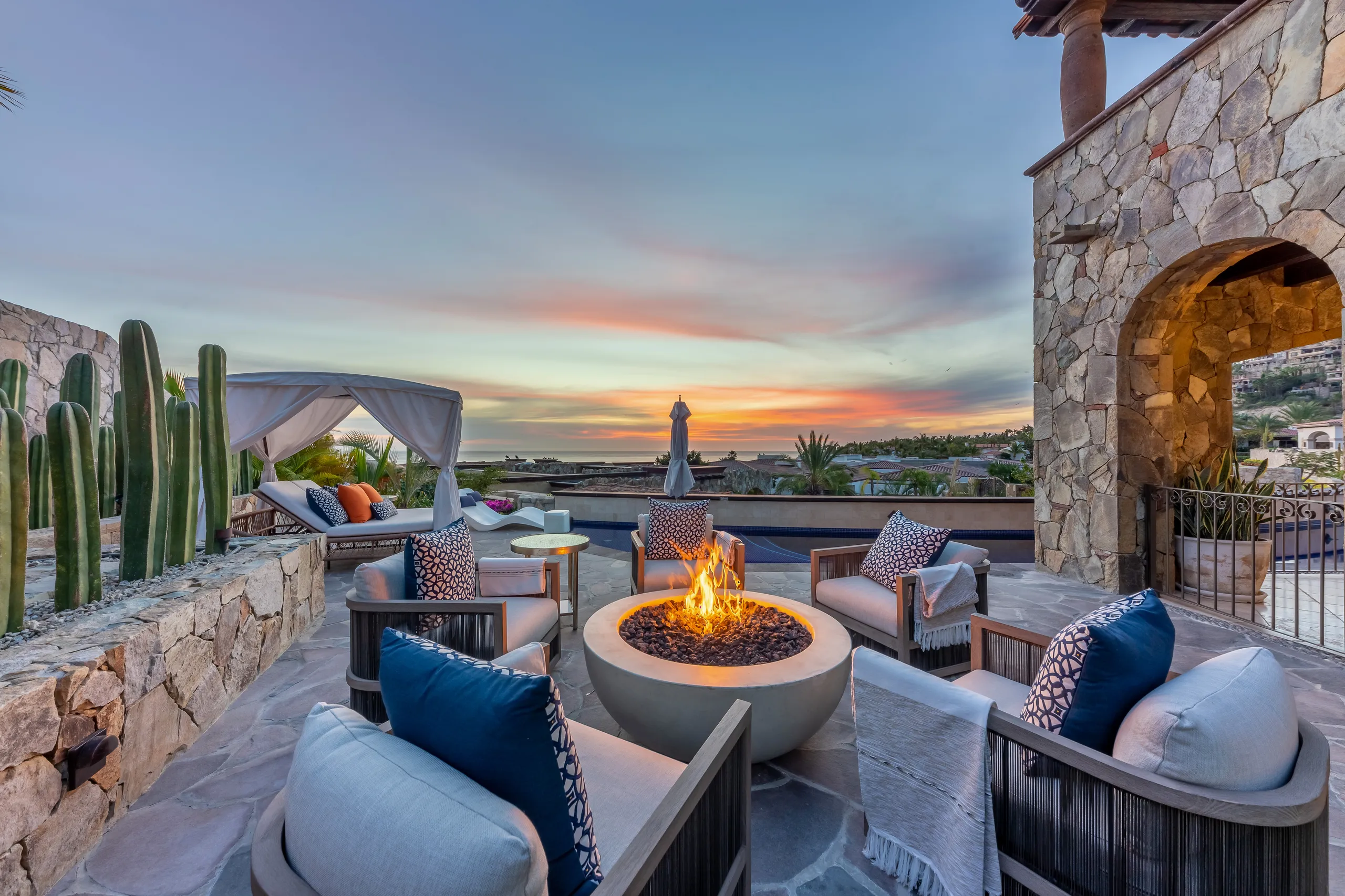 Glamorous Six-Bedroom Villa with Private Beach Access, 100-Foot Pool & Panoramic Ocean Views — photograph 7