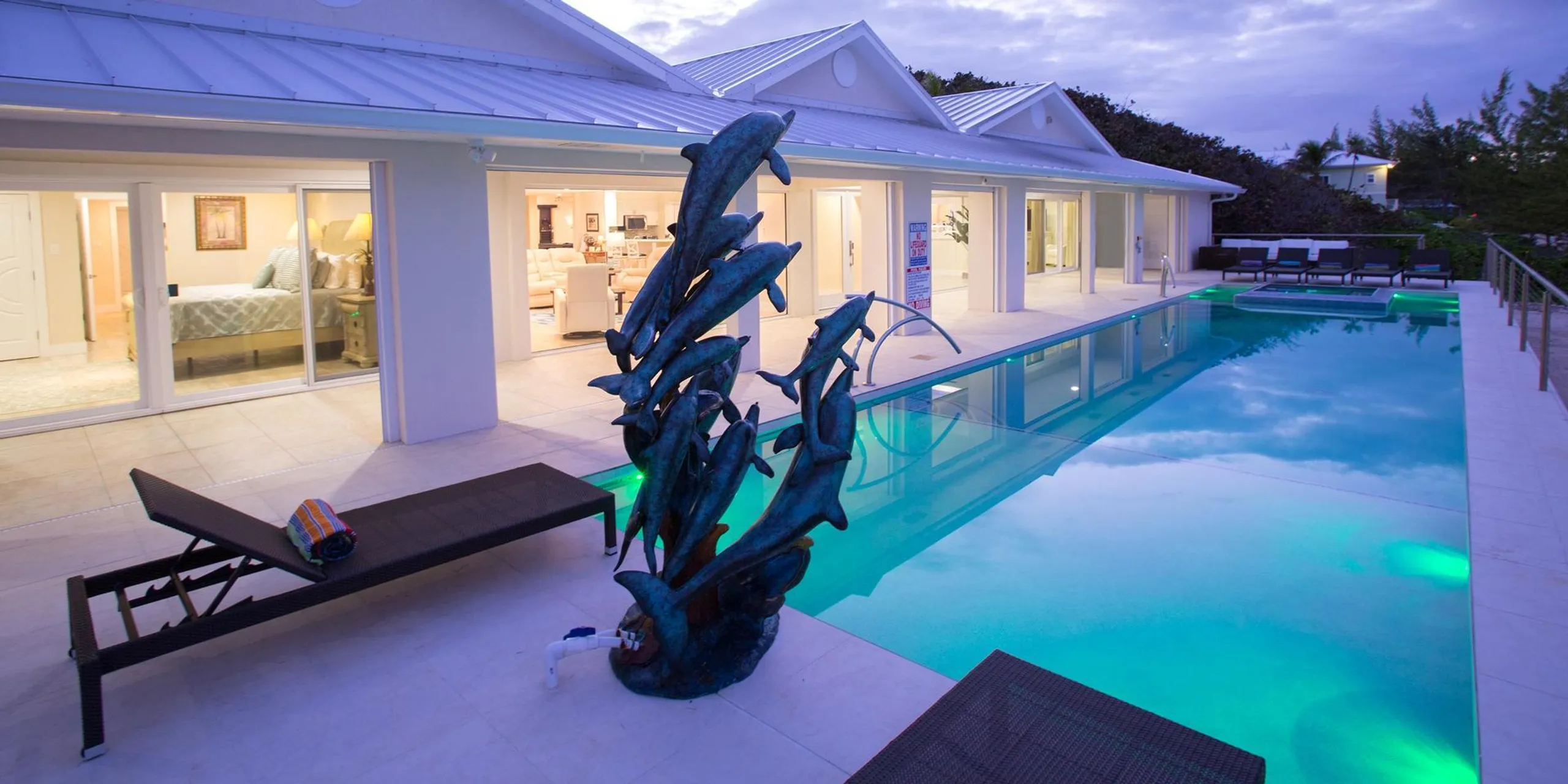 Elegant Twin Palms Beach Front Villa with Private Pool and Beach Access — photograph 2