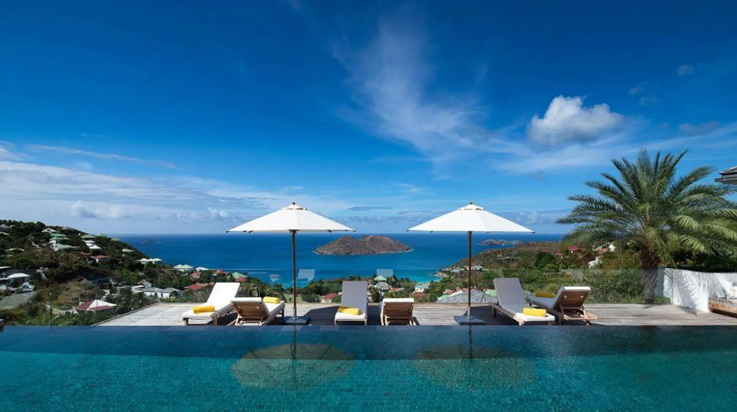 Elegant Oasis Villa with Gorgeous Pool and Stunning Views — photograph 3