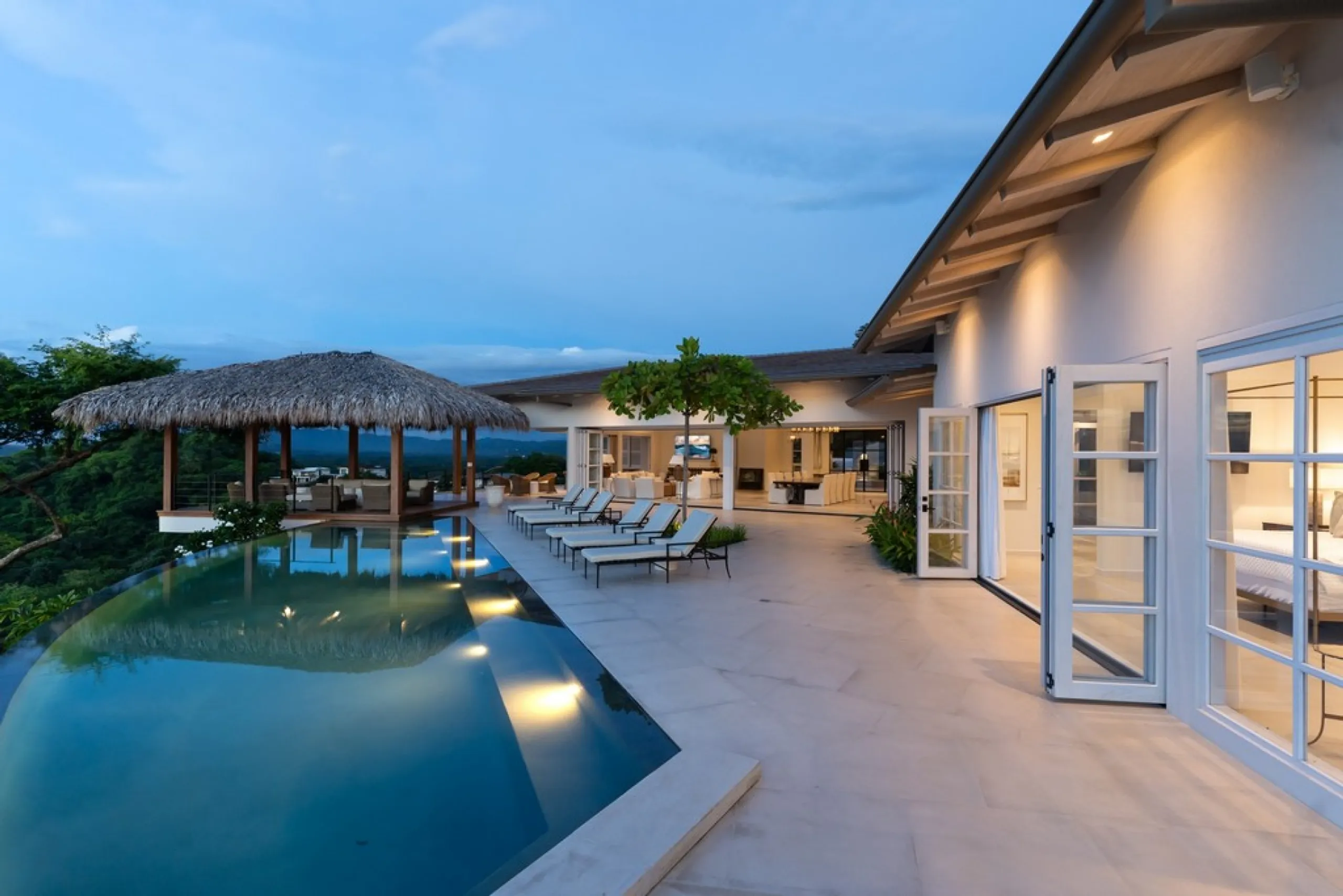 Luxury 6-Bedroom Oceanview Villa in Tamarindo — photograph 7