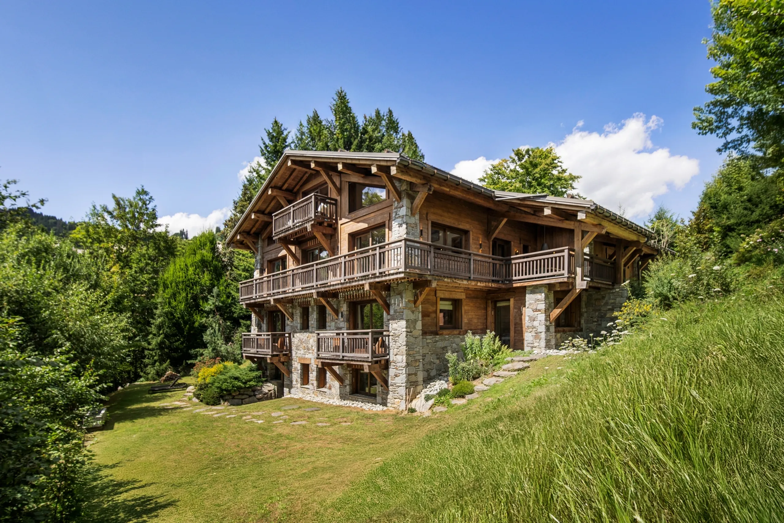 7BR Luxury Chalet with Hammam and Cinema in Megève — photograph 6